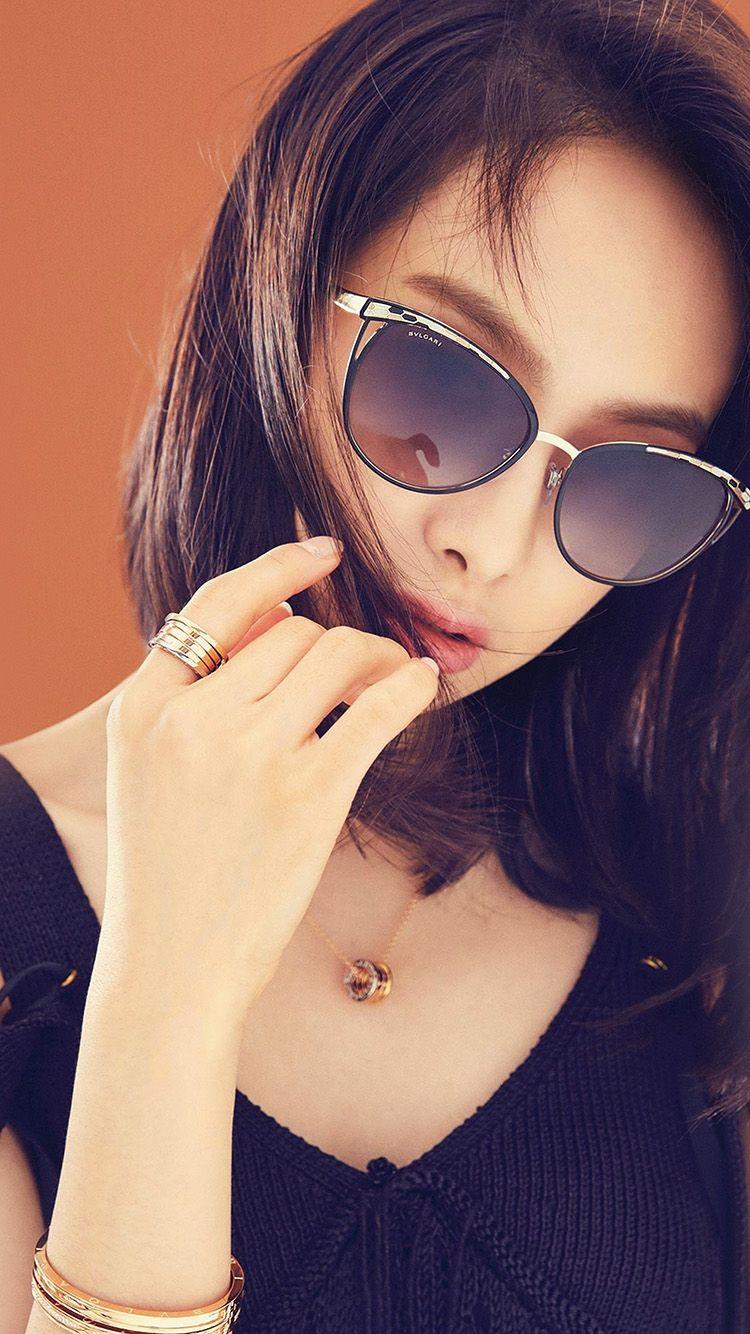 750x1334 Victoria Kpop Girl Sunglass Beauty Wallpaper
