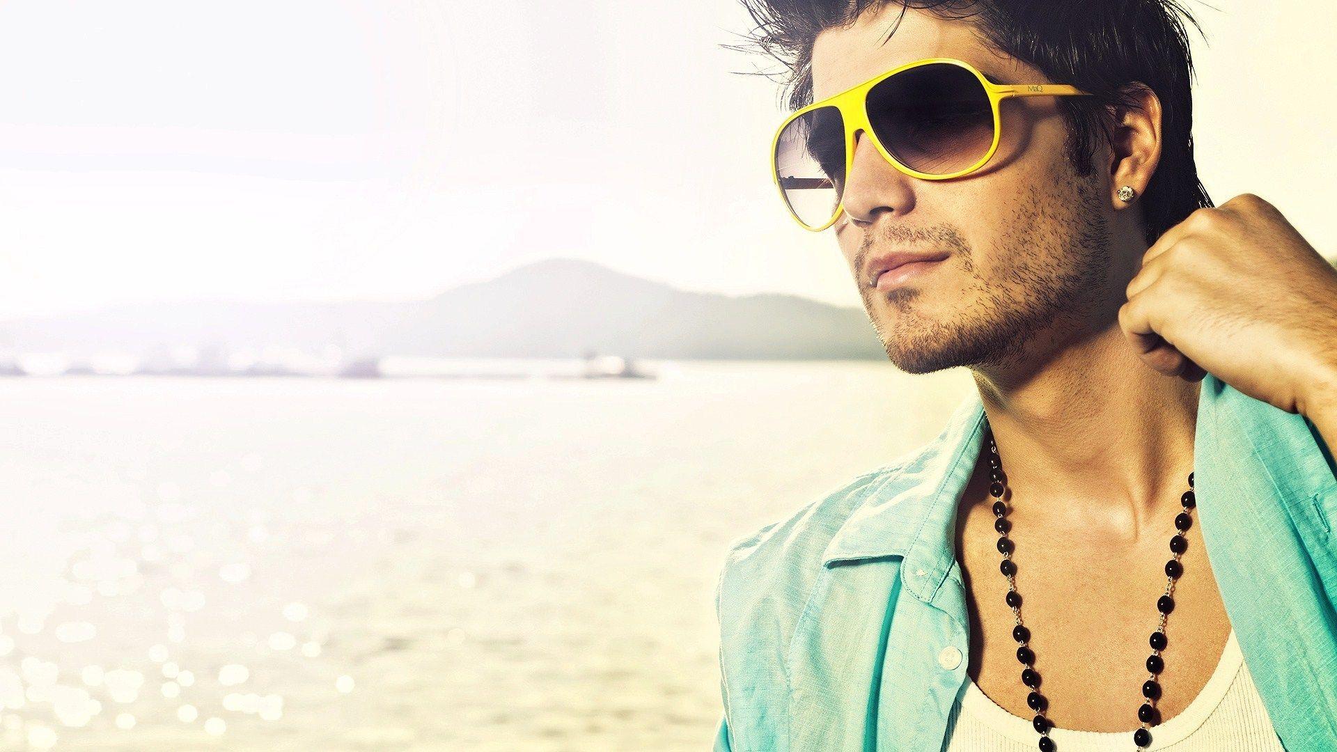 1920x1080 Man Sunglasses Photo