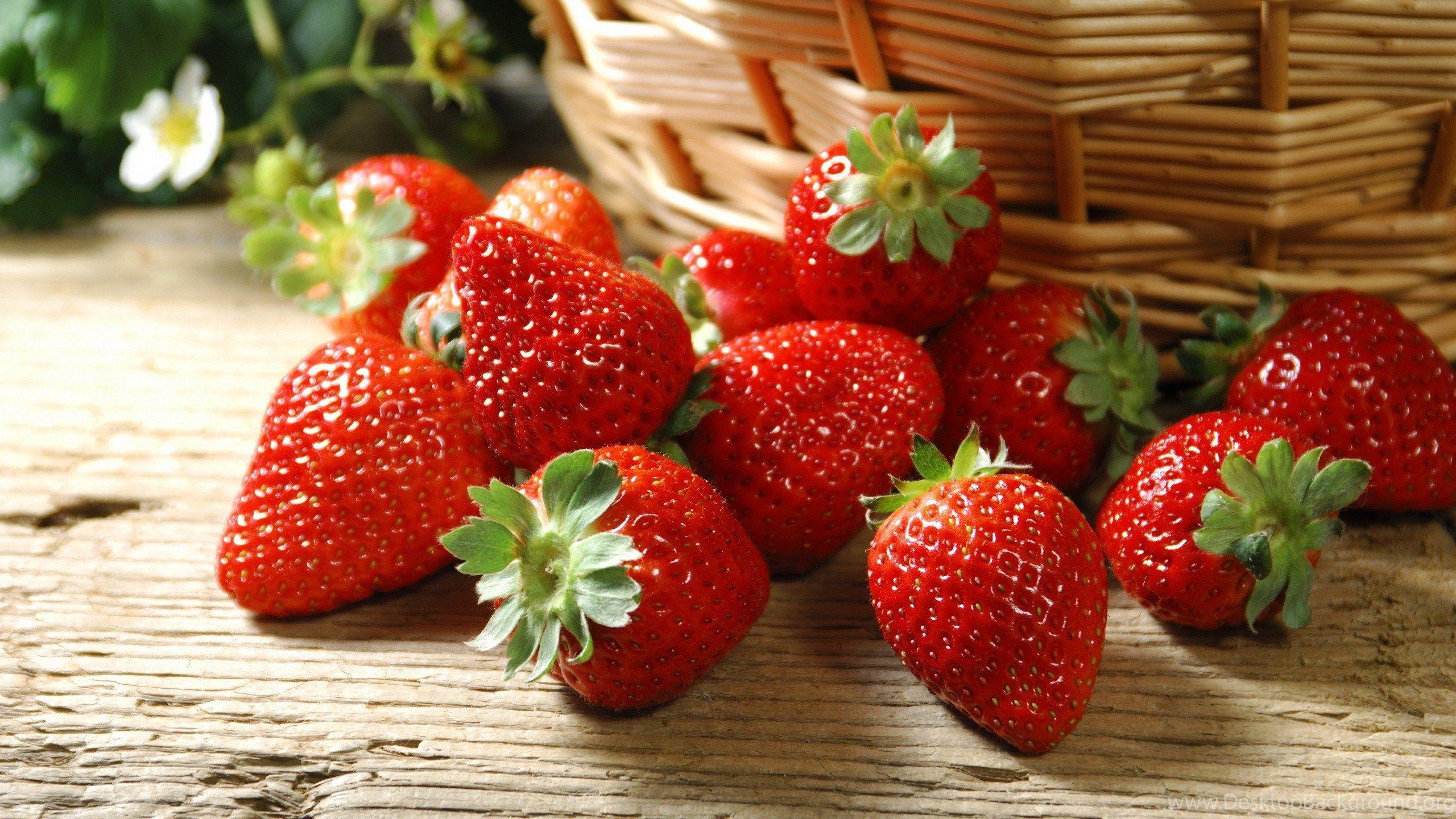 2560x1440 Strawberry HD Wallpaper Desktop Background