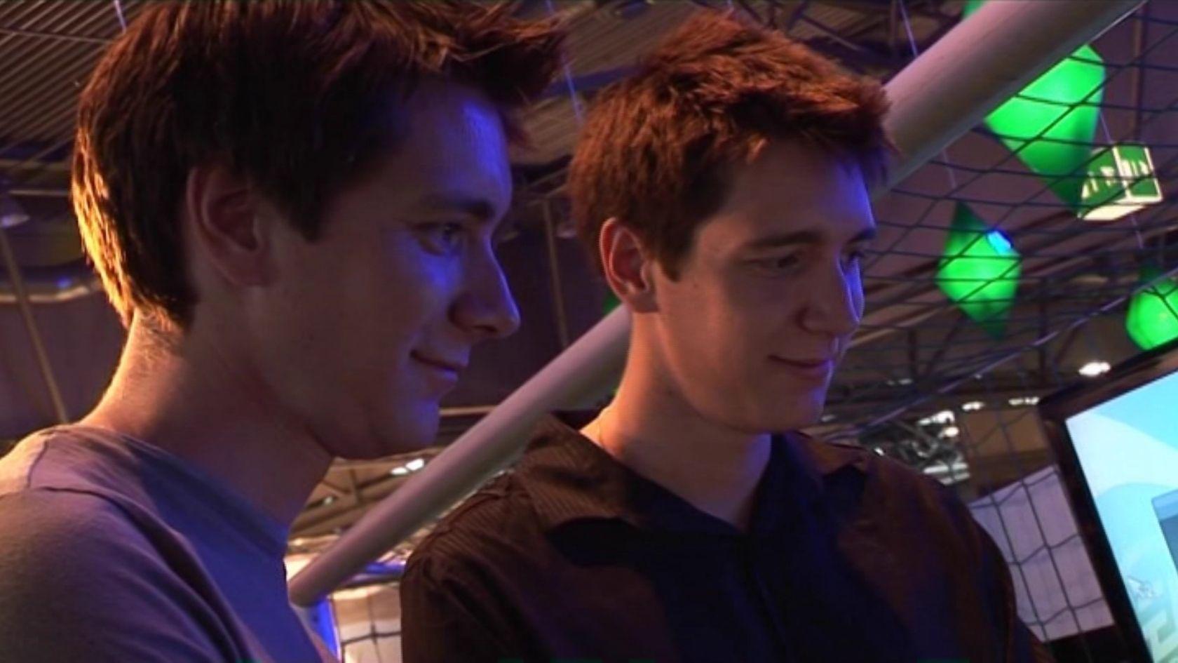 1680x945 James et Oliver phelps and George Weasley Photo