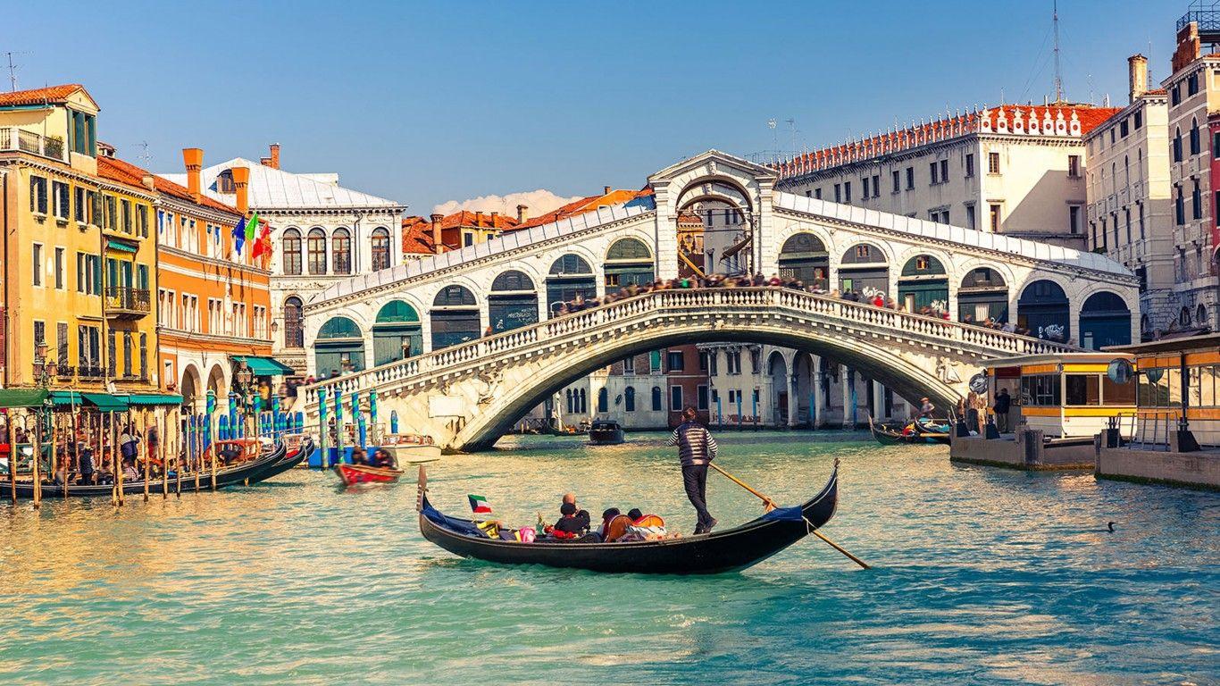 1366x768 City Walk In Water.the Gondola Through Venice Italia HD Wallpaper :