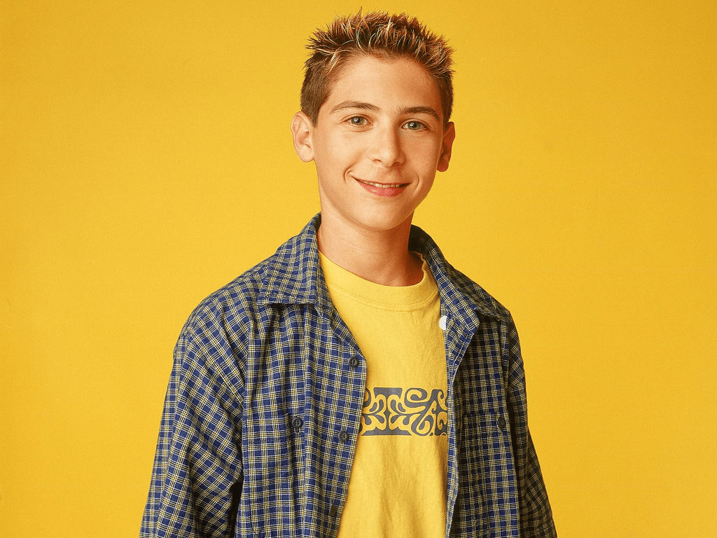1024x768 Reese In the Middle Wallpaper