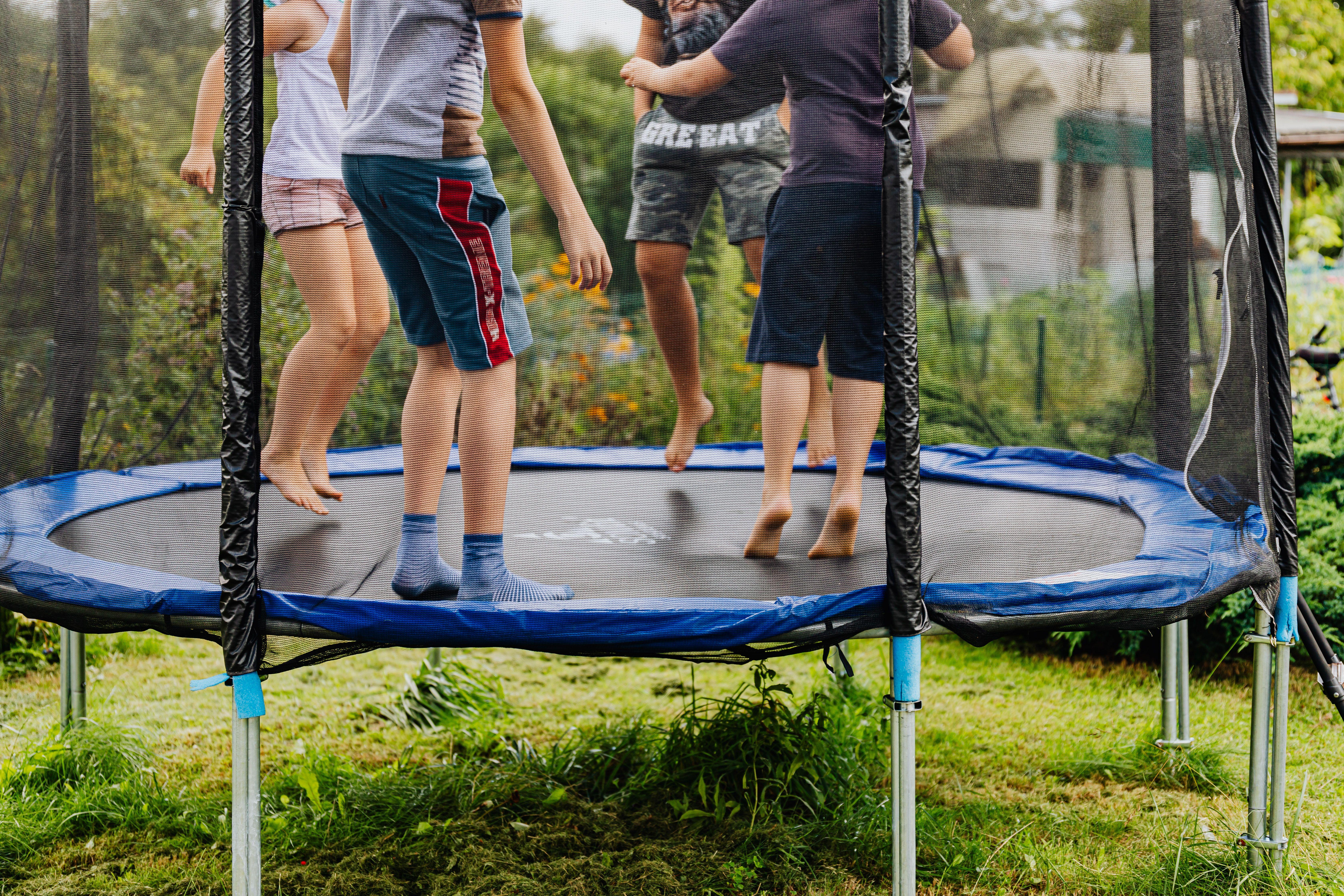 6720x4480 Friends on a Trampoline · Free