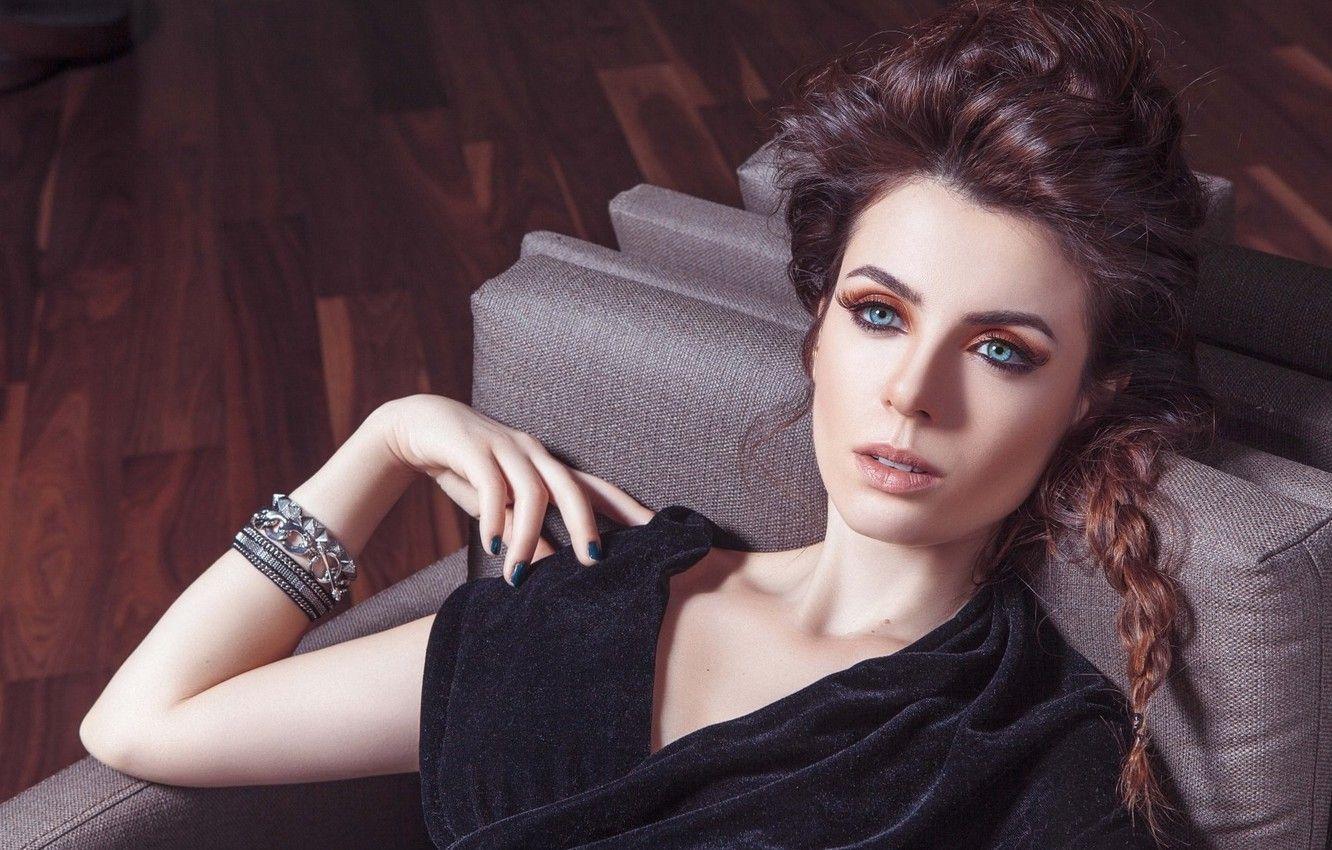 1332x850 Turkish Actress Wallpaper