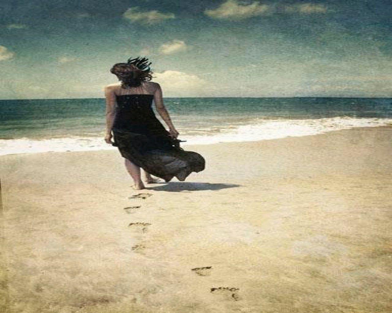 1280x1024 in beach picture: Wallpaper Beutiful Girl Walking Alone Beach