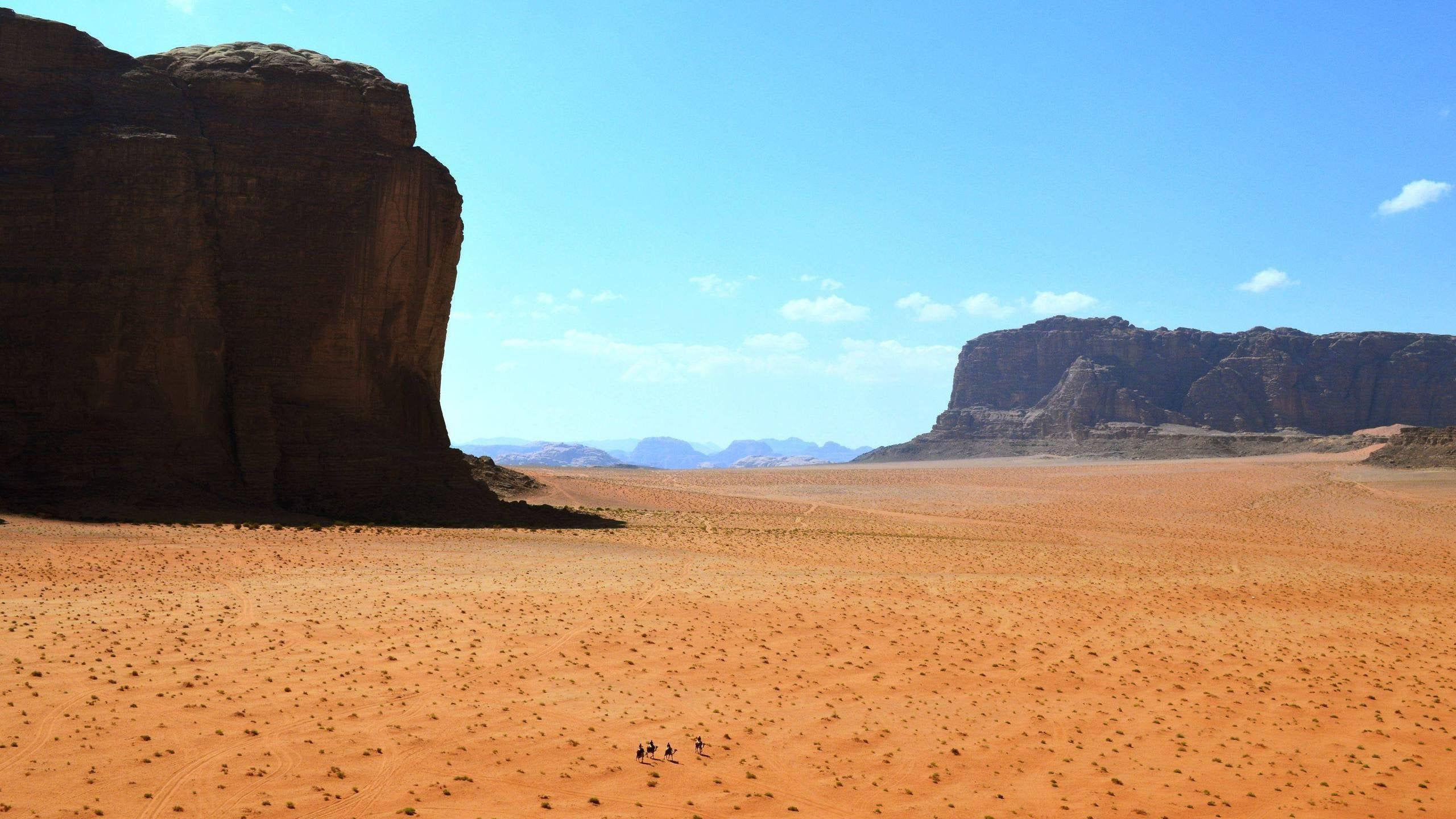 2560x1440 Bedouin nomads crossing the Wadi Rum desert, Jordan : WQHD_Wallpaper