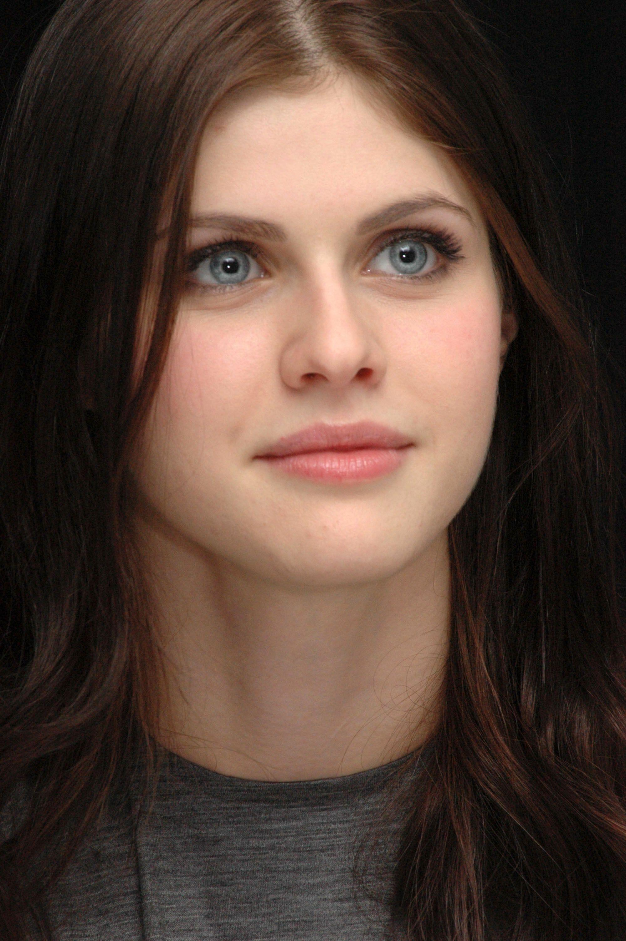 Alexandra Daddario iPhone Wallpapers - Funny Memes