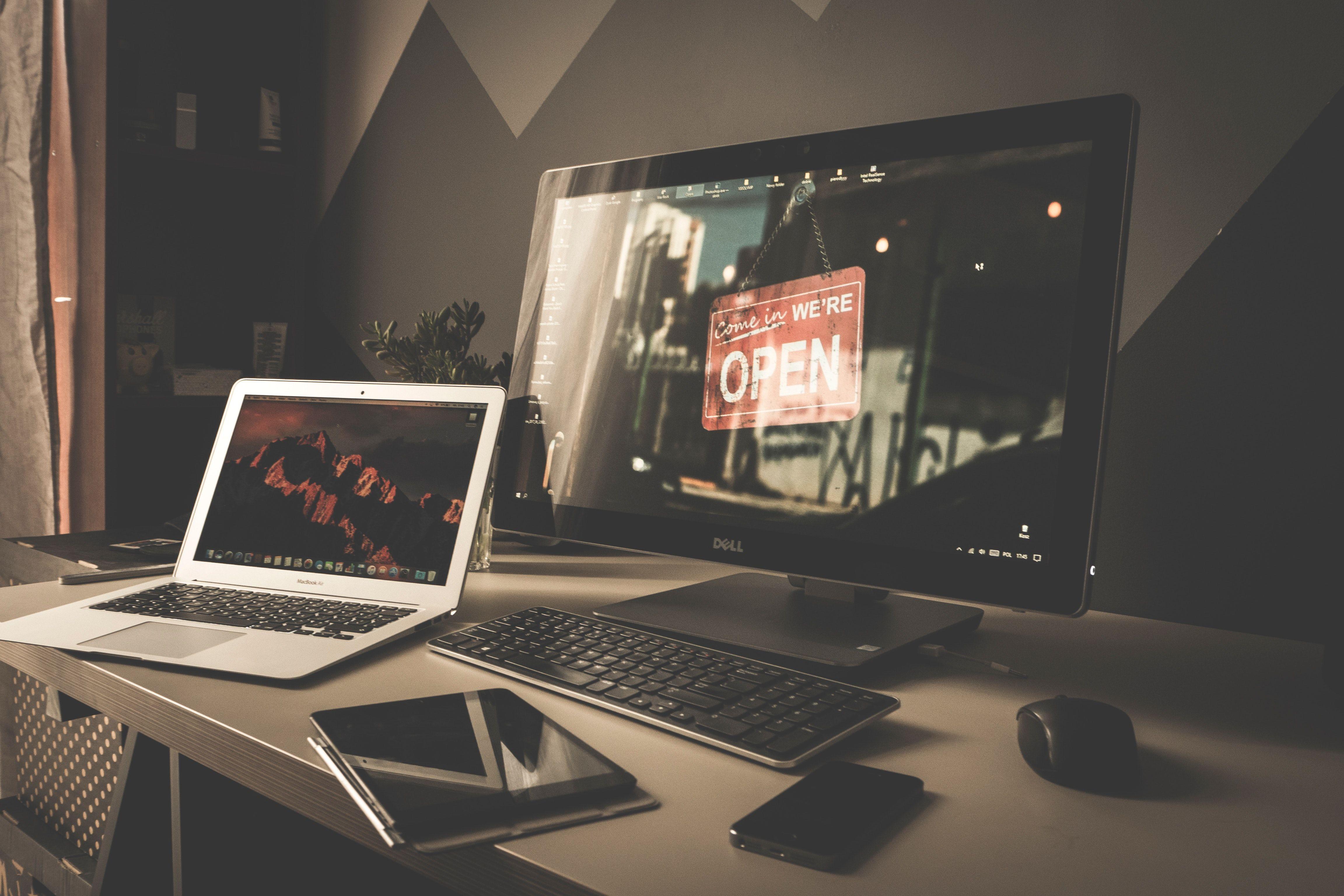 4608x3072 Silver Laptop · Free
