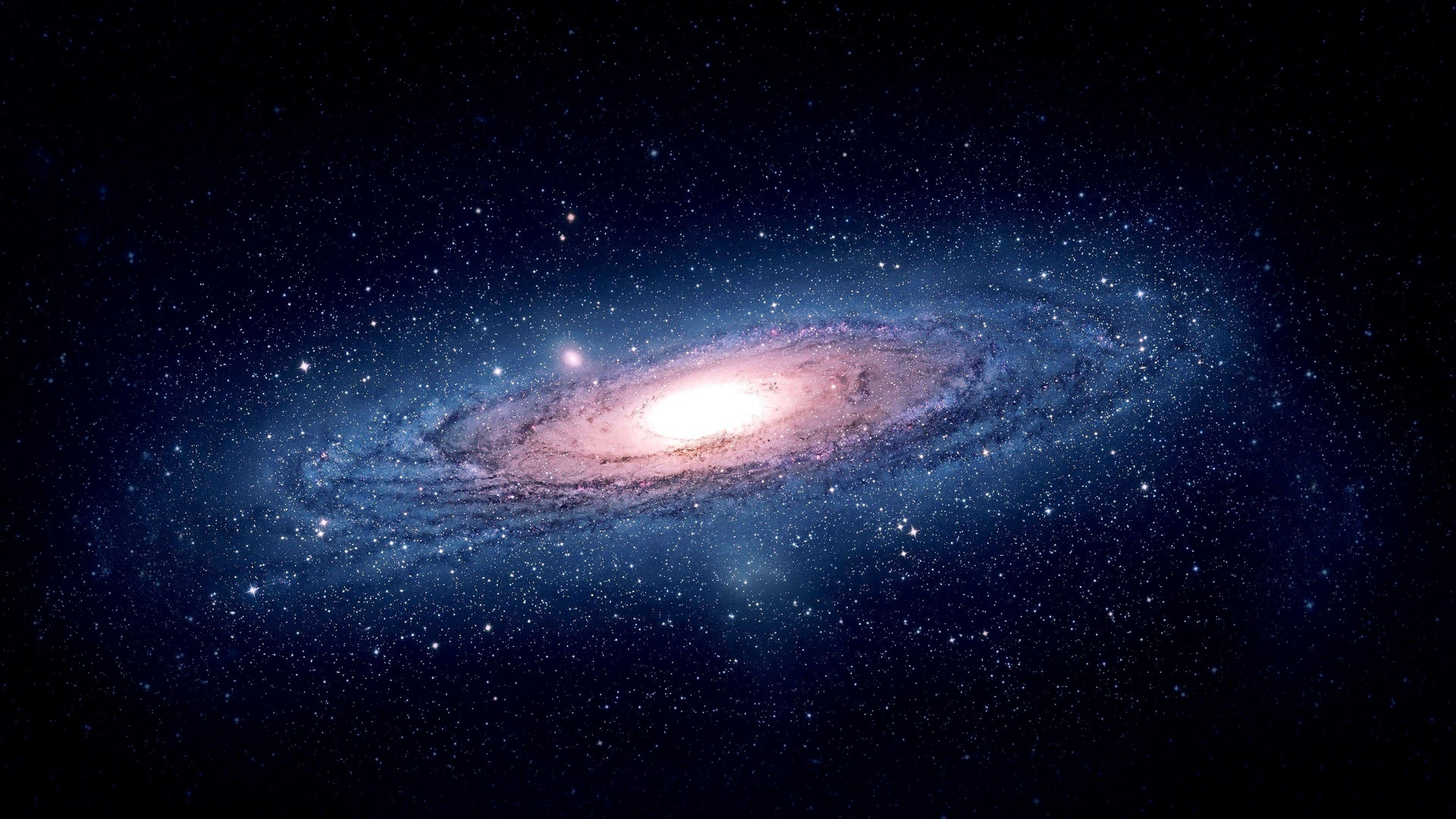 Andromeda Galaxy 4K Wallpaper, khiến trái tim ai cũng phải đập thình thịch vì quá đẹp. Bầu trời rực rỡ những điểm sáng lấp lánh, tạo nên cảm giác rất giống như đang ngắm nhìn một bức tranh nghệ thuật hoàn hảo. Bấm vào hình ảnh và cảm nhận vẻ đẹp đầy kinh ngạc từ Andromeda Galaxy 4K.