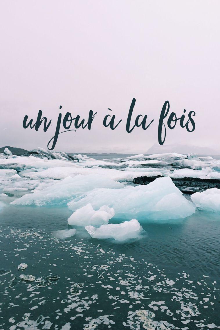 758x1136 iPhone background wallpaper- un jour à la fois- one day at a time. // Joyeuse photogra. iPhone background quote, iPhone background wallpaper, French tattoo quotes