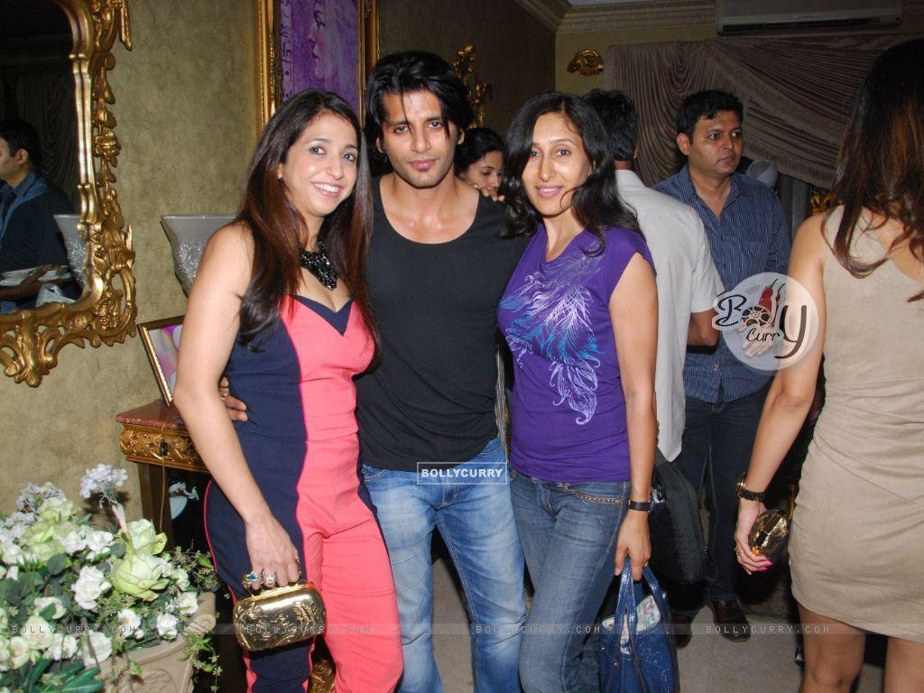 1024x768 Wallpaper Lulla, Karanvir Bohra and Teejay Sidhu at Mika Singh's Birthday Bash size:1024x768