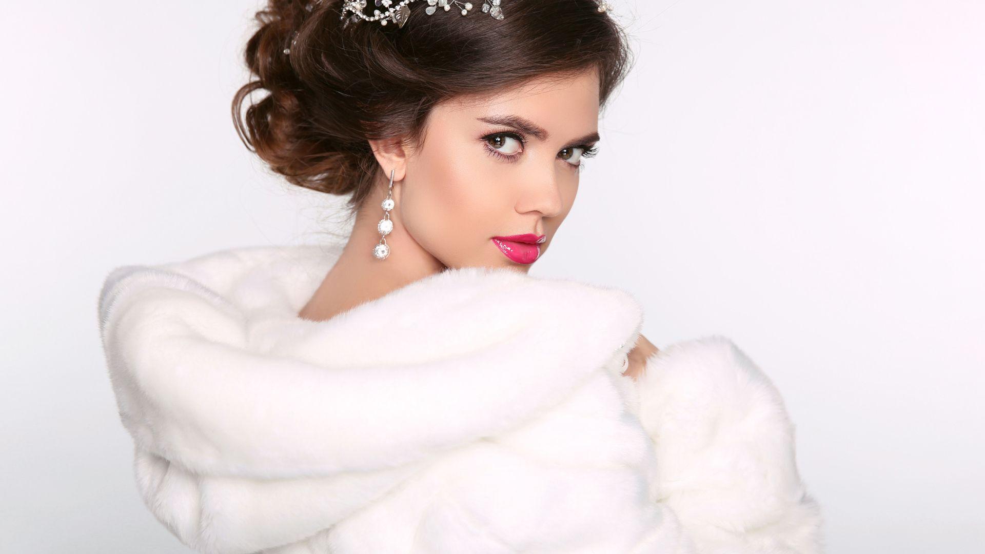 1920x1080 Beautiful girl in a white fur coat Desktop wallpaper 1920x1080
