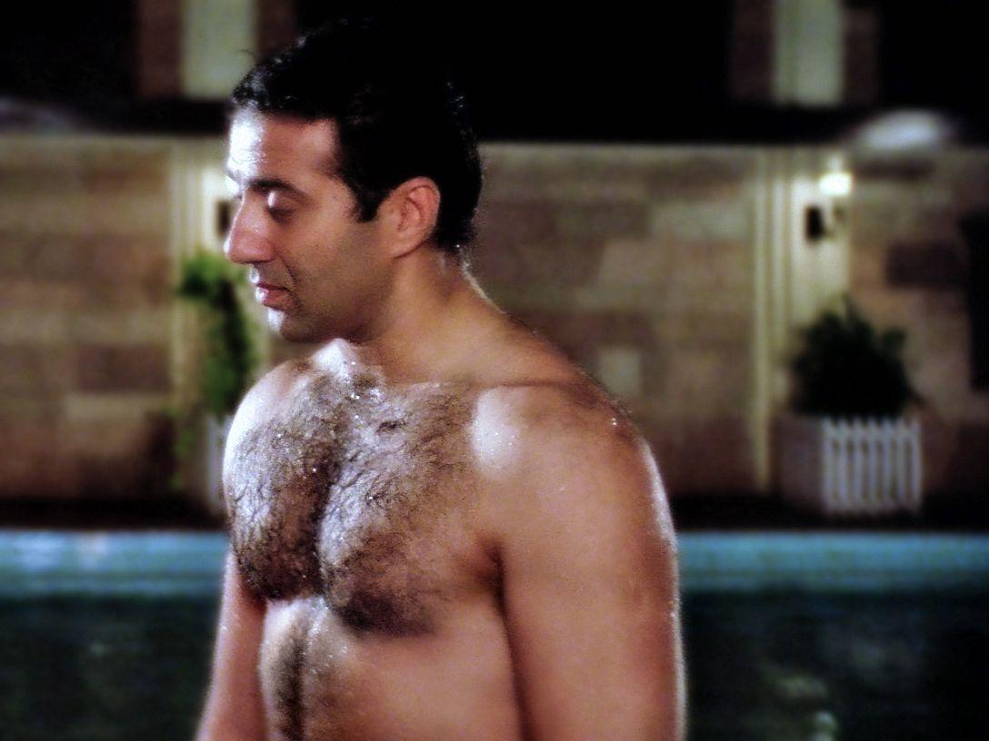 1088x816 SUNNY DEOL SHIRTLESS BODY