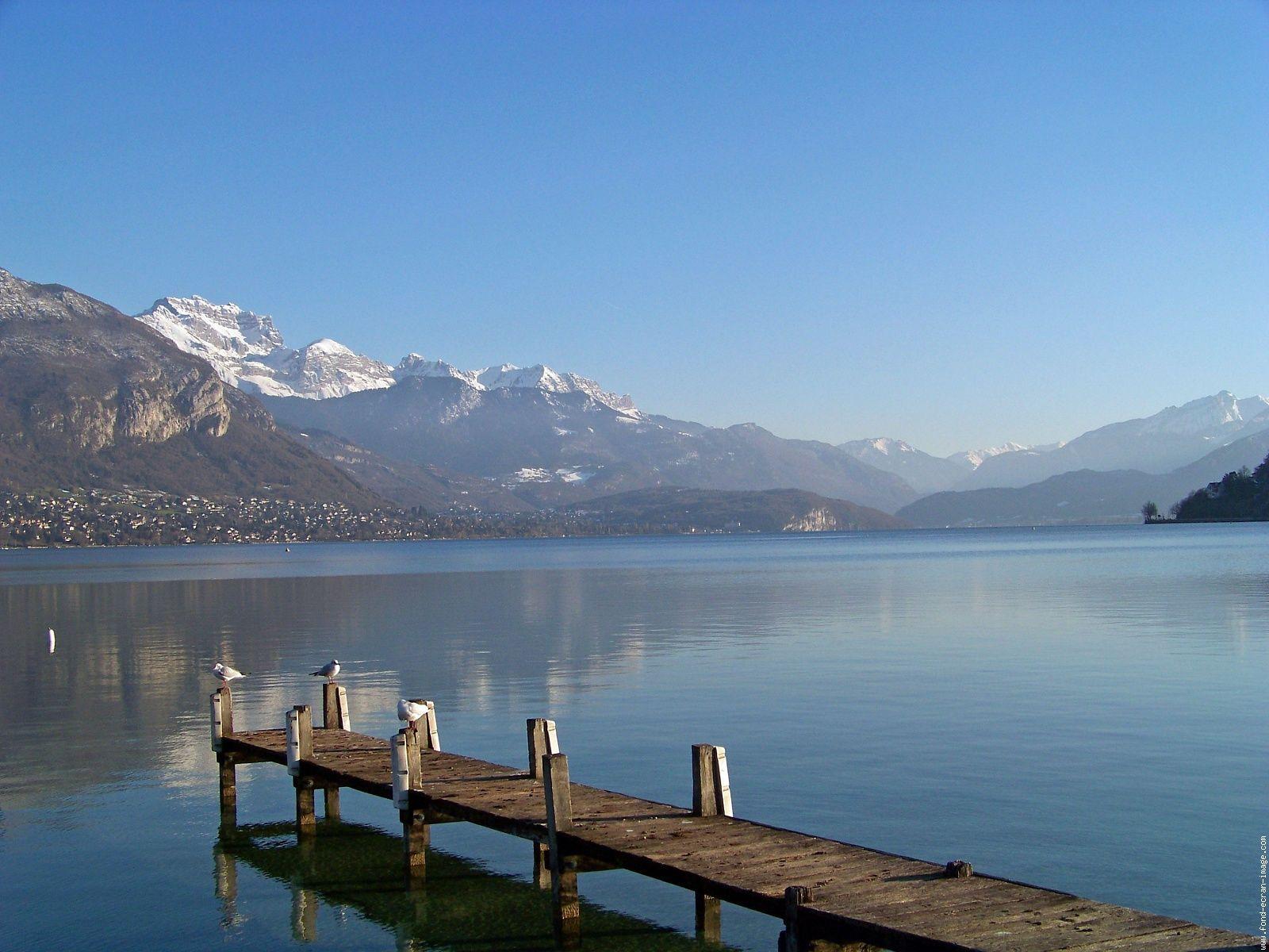 1600x1200 Berth in Annecy, France wallpaper and image, picture, photo