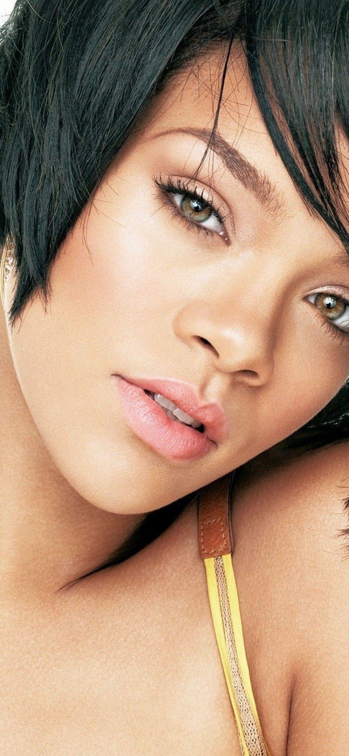 1125x2436 Rihanna iPhone X Wallpaper Download