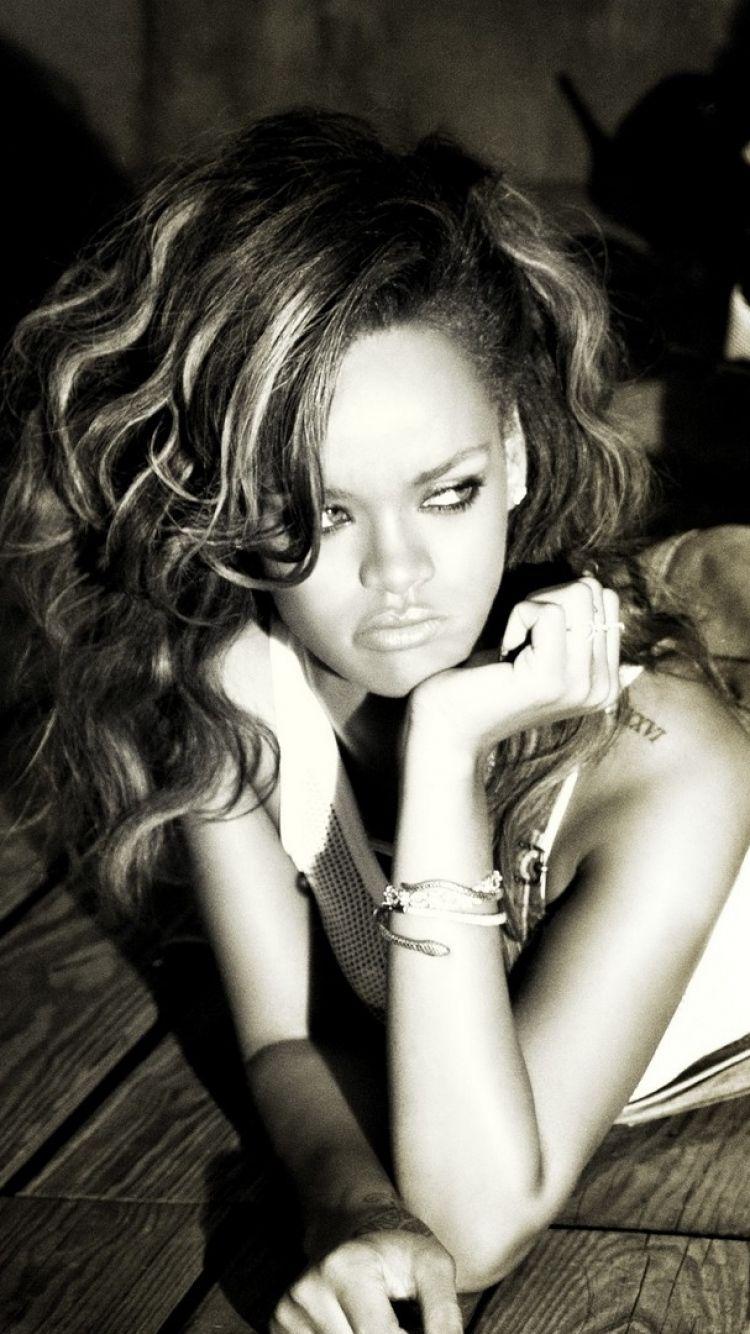 Rihanna iPhone Wallpapers - Top Free Rihanna iPhone Backgrounds