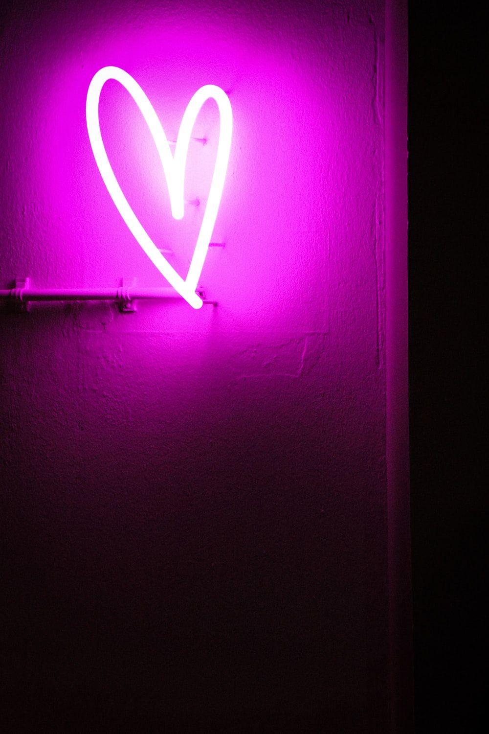 Hình ảnh dấu hiệu trái tim LED màu tím 1000x1500 - Hình ảnh Neon miễn phí