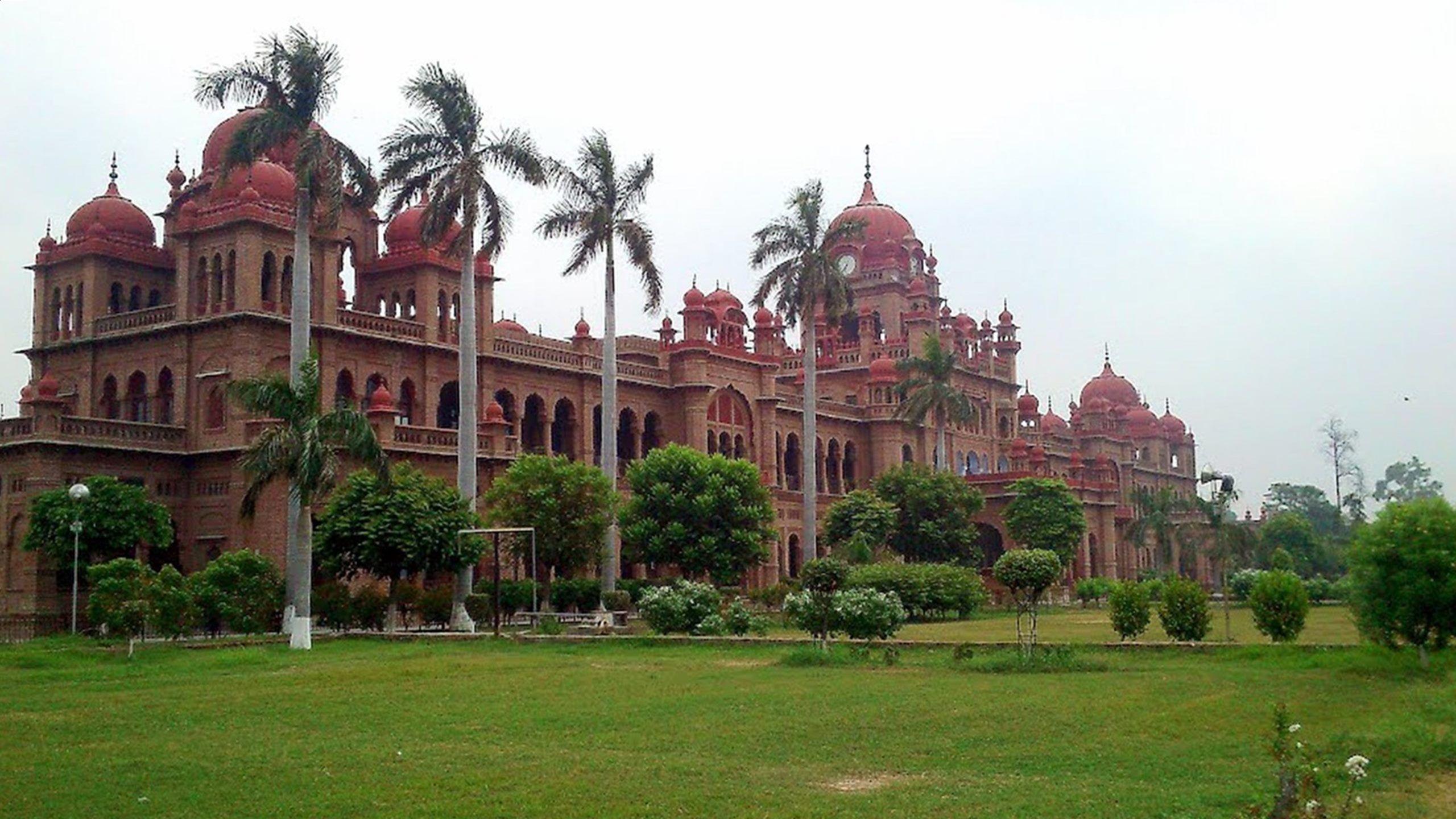 2560x1440 Khalsa College In Amritsar Wallpaper