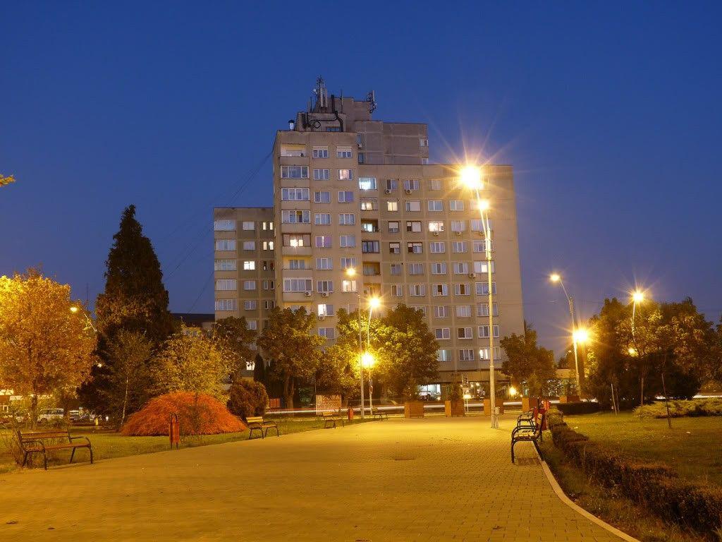 1024x768 Modern: Beautiful Town Lanterns Grass Walk Building Tree Romania