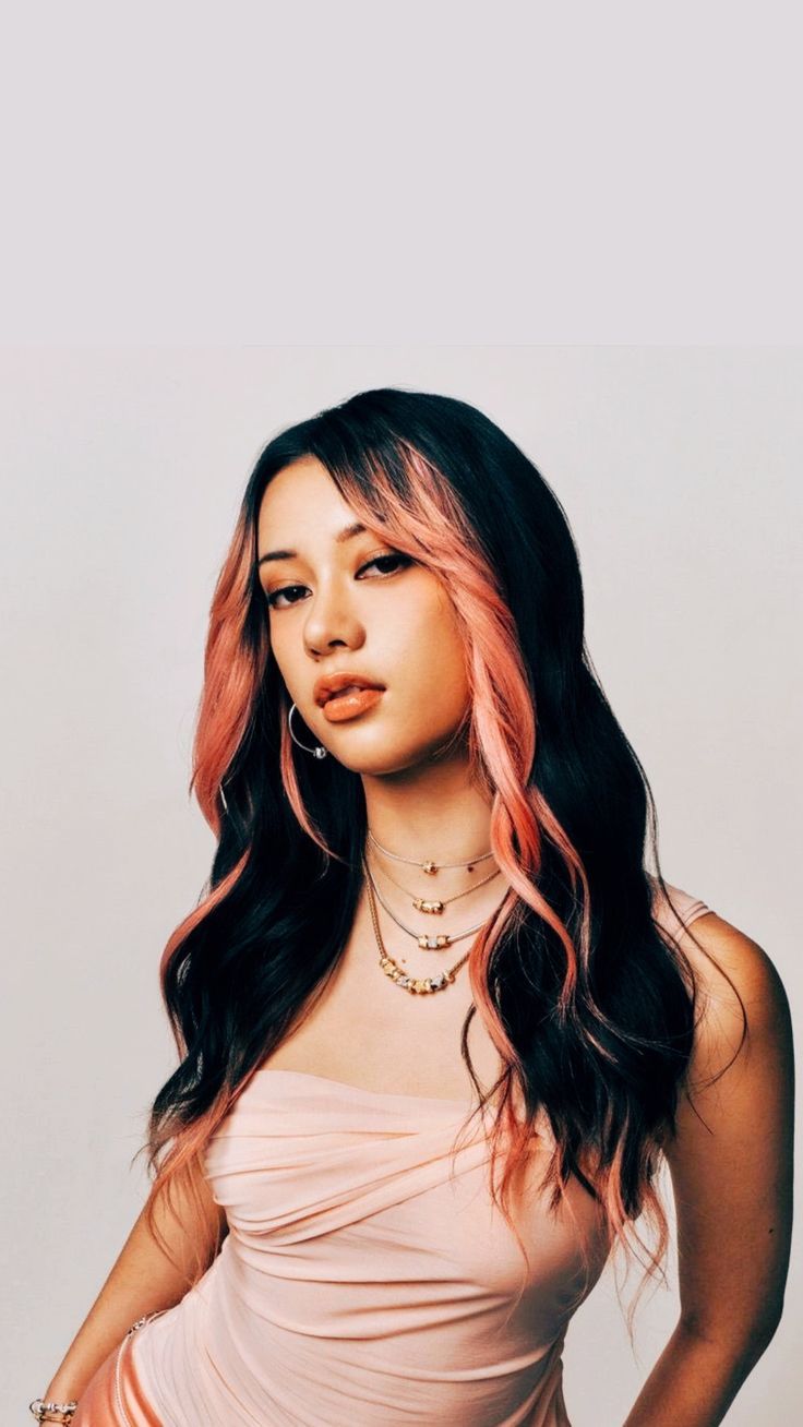 736x1308 KATSEYE MEGAN for PANDORA