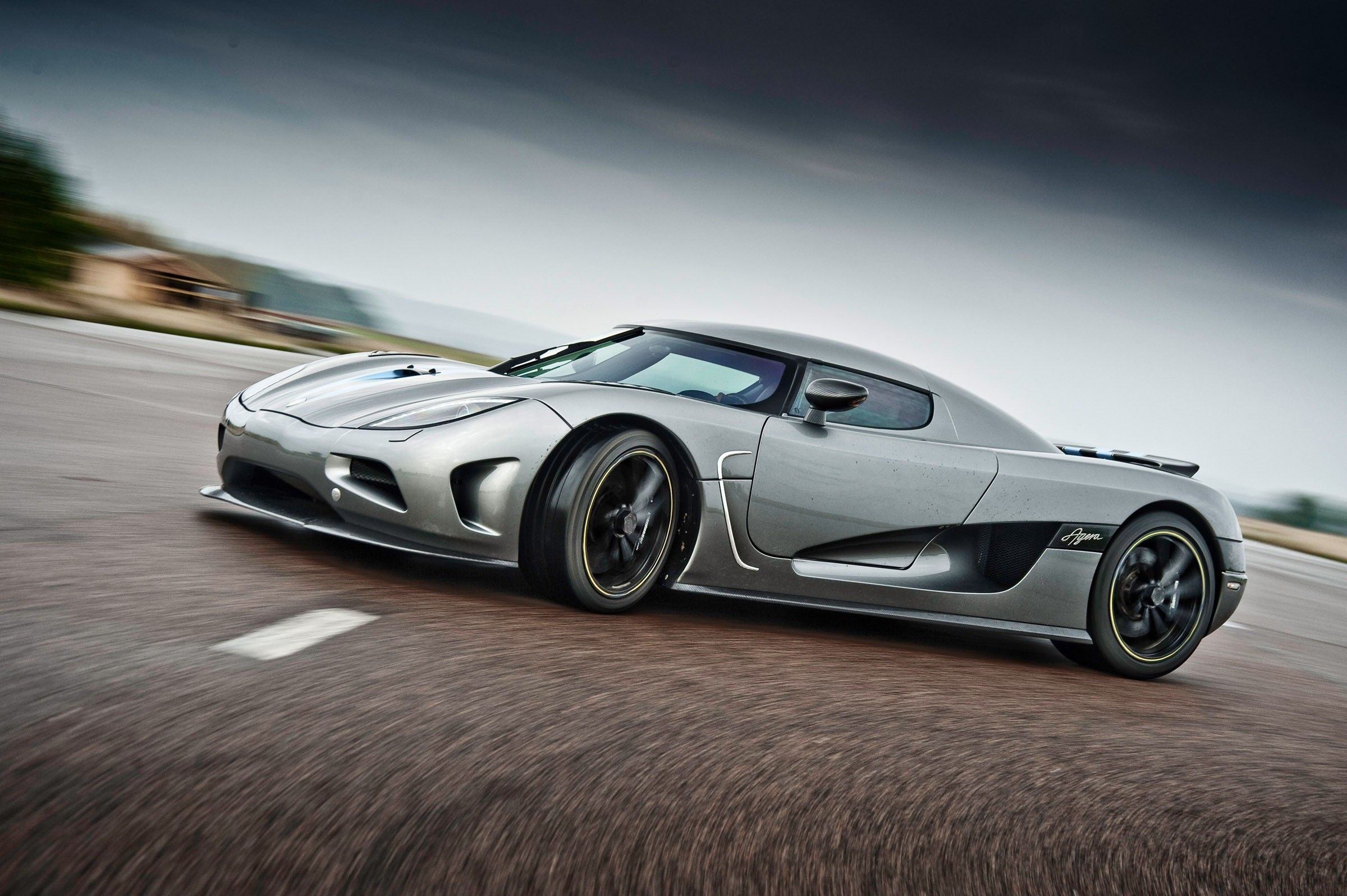 2400x1597 Koenigsegg Regera Wallpaper