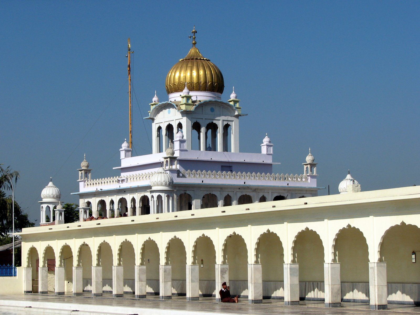 1600x1200 Sarovar (sacred pool) at Fatehgarh Sahib Gurdwara, Punjab