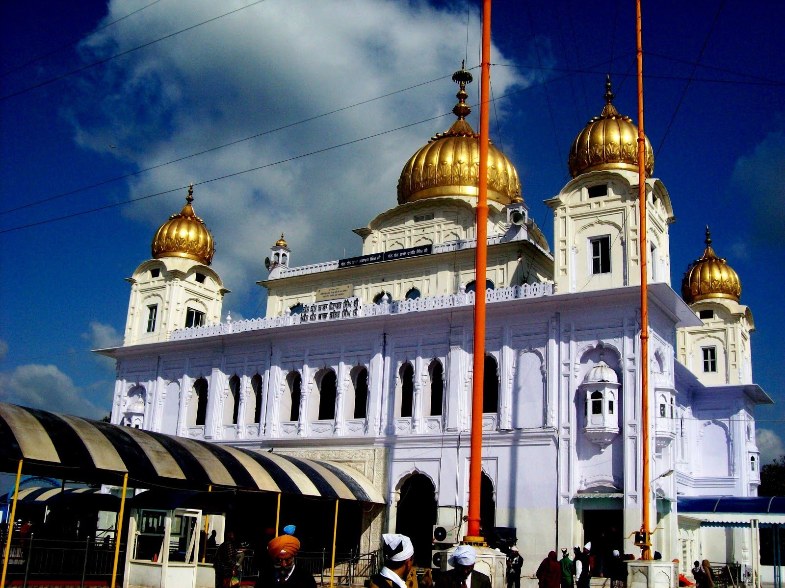 1600x1200 CHINAR SHADE : A VISIT TO FATEHGARH SAHIB IN PUNJAB. MITTER PYAARE NU HAAL MUREEDAAN DA KEHNAA