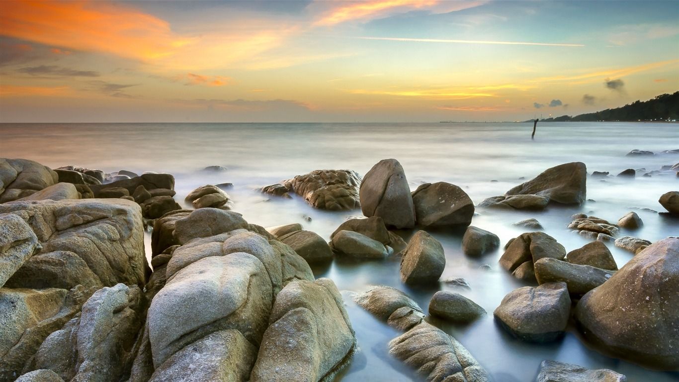 1366x768 Windows 10 System Desktop Wallpaper