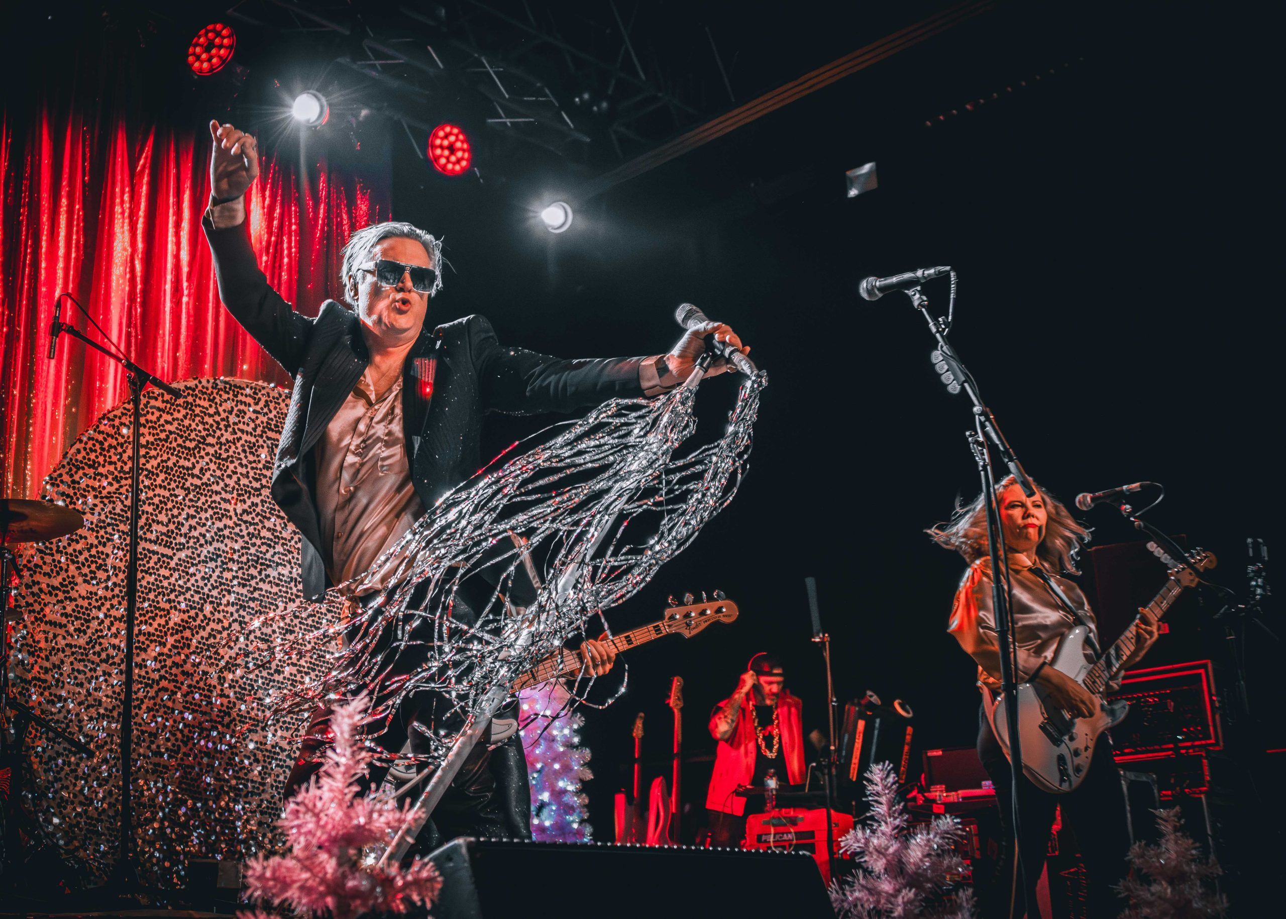2560x1829 Gig review: Me First And The Gimme Gimmes SWG3 this music?