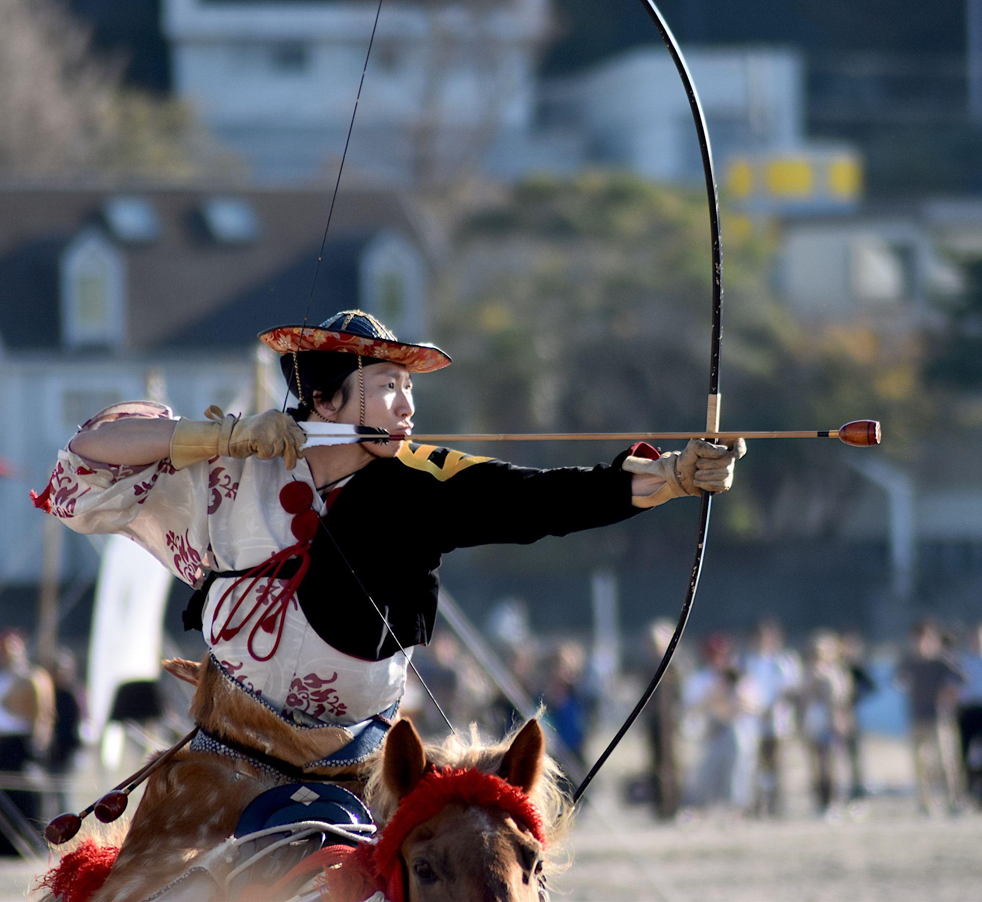 2000x1836 Yabusame (Japanese Horseback Archery) on the Beach