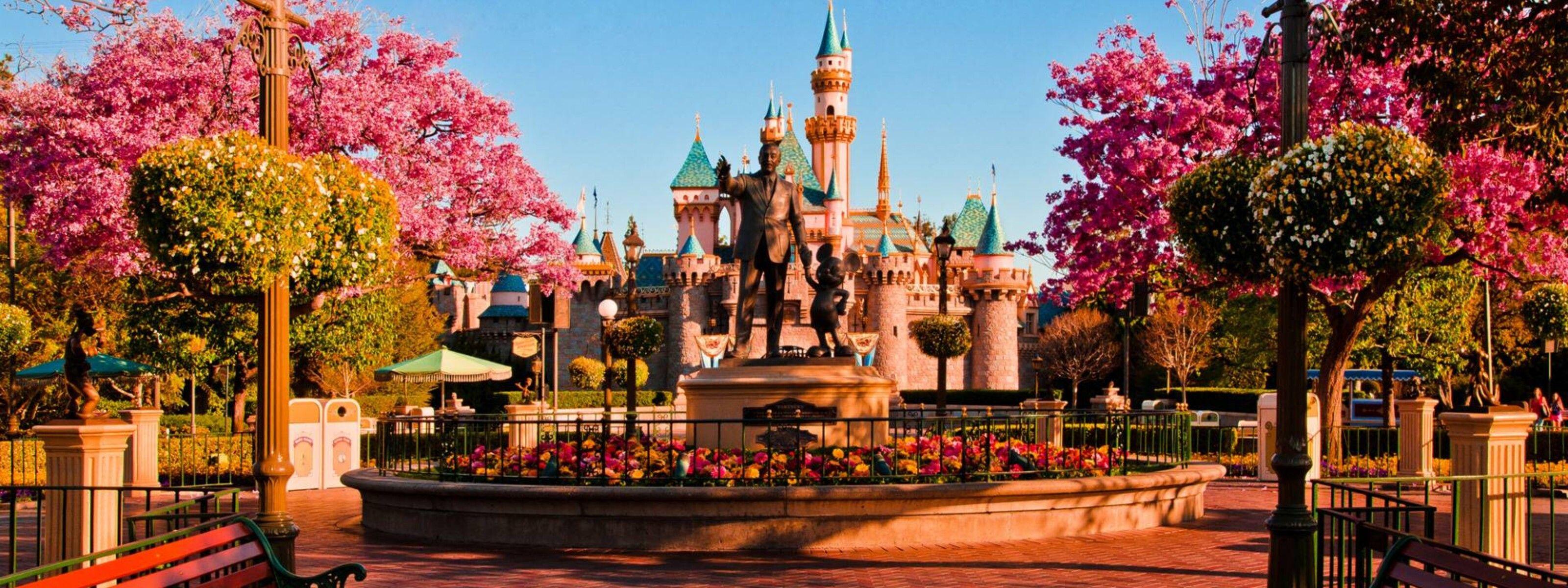 3200x1200 Entrance in Disneyland Paris world for children