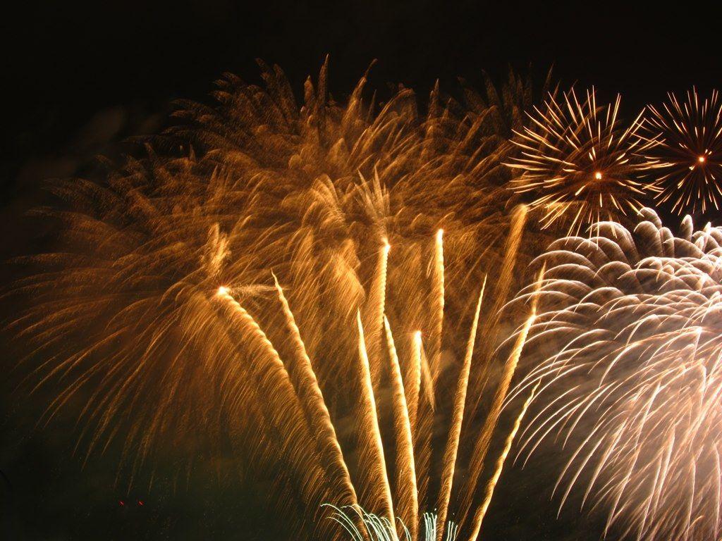 1024x768 Fireworks Over Tokyo Bay