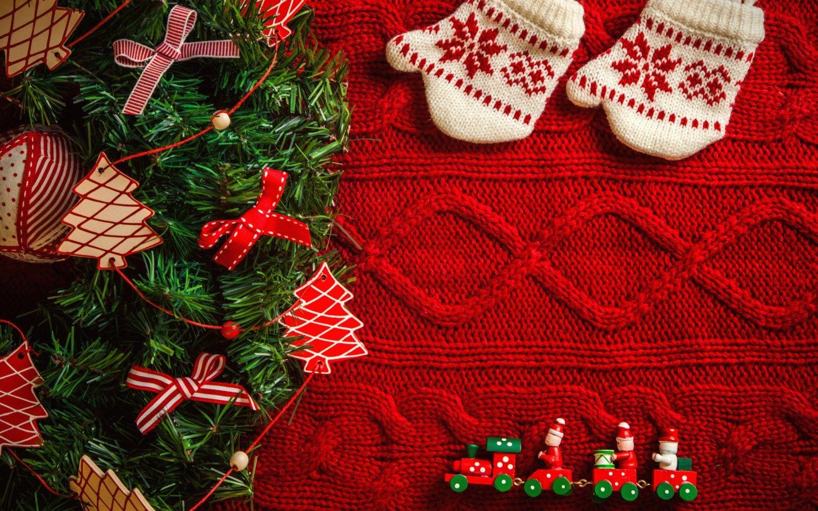 1680x1050 Christmas Holiday Happy New Year Toy Train wallpaperx1050