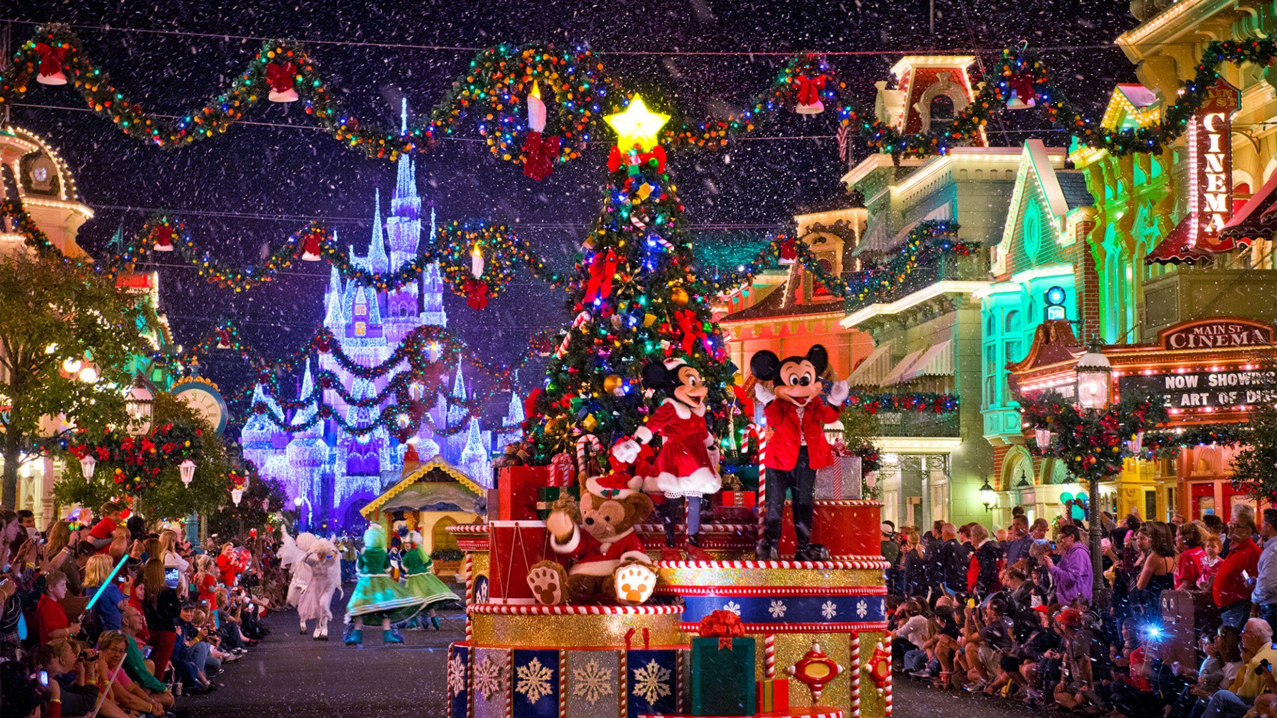 2560x1440 Parade for Christmas on Disneyland Paris and Minnie