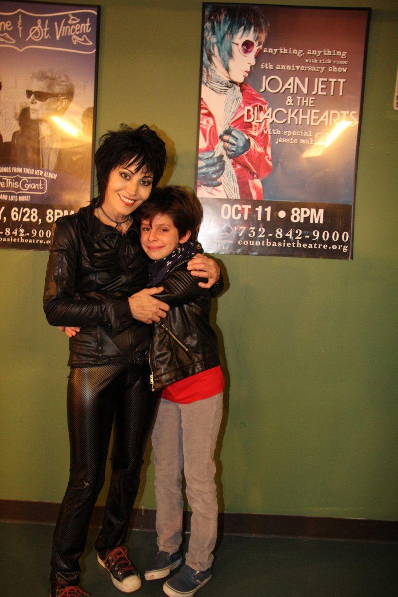 800x1200 Joan Jett wallpaper