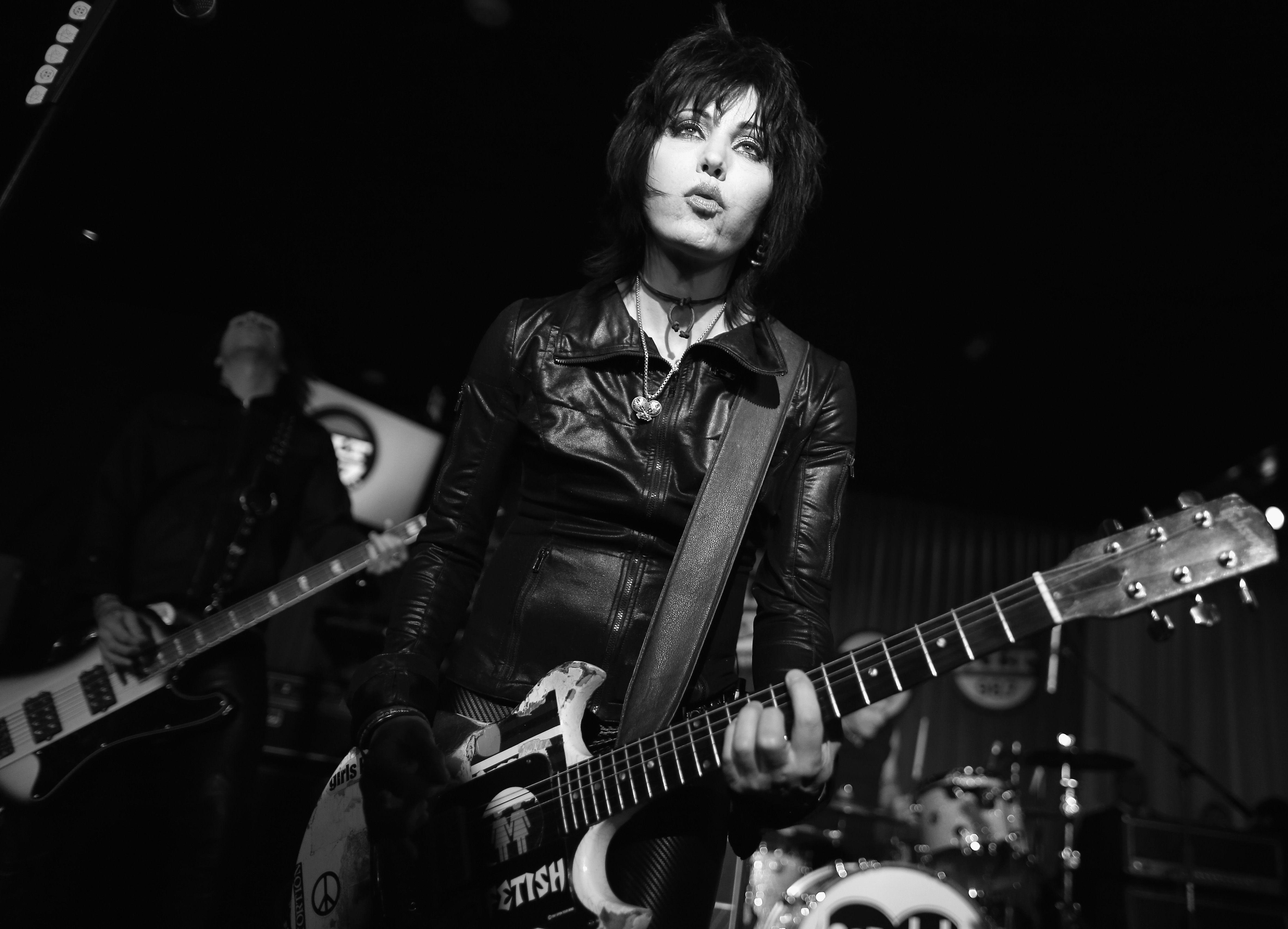4736x3416 Black Hearted Facts About Joan Jett, The Queen Of Rock