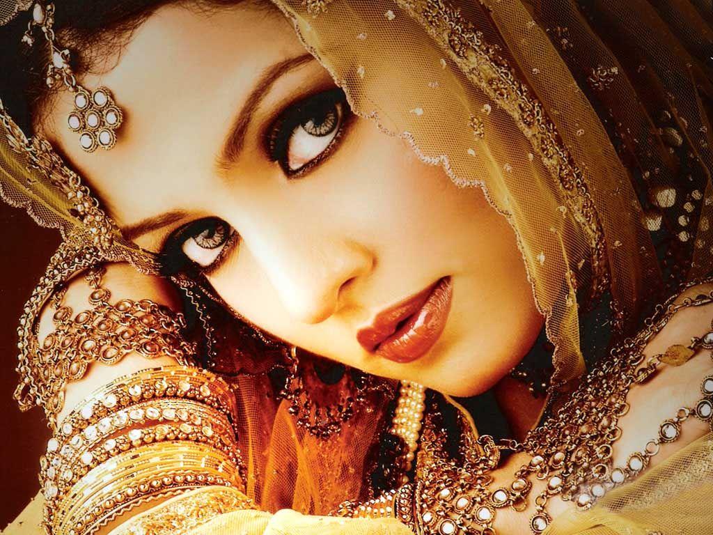 1024x768 Celina Jaitley wallpaper - (1024x768) :