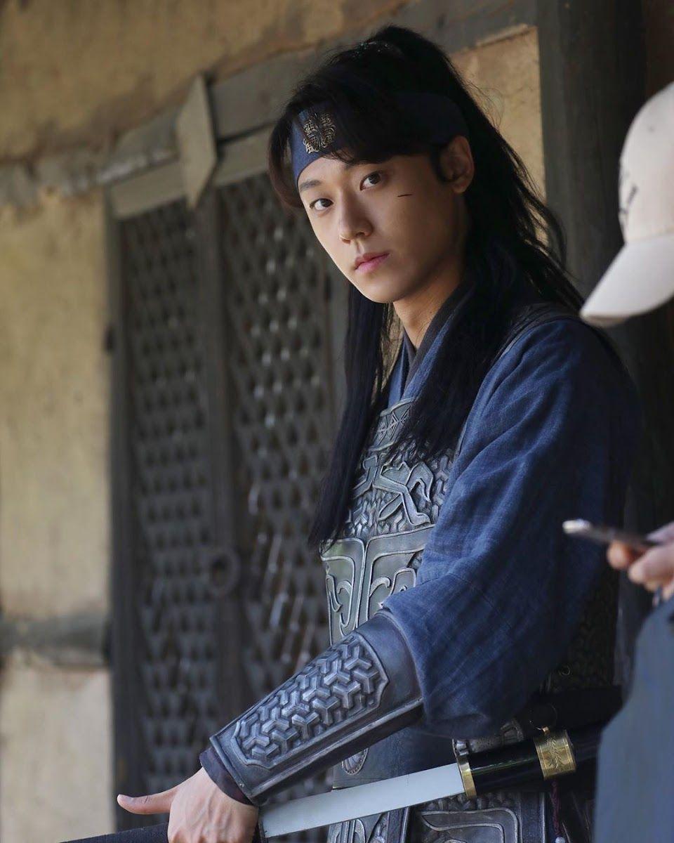 960x1200 Hotel Del Luna Lee Do Hyun Opens Up About His Difficult Family Circumstances