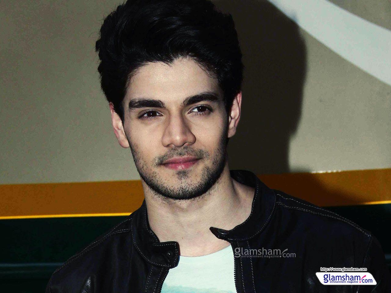 Sooraj Pancholi Wallpapers - Top Free Sooraj Pancholi Backgrounds ...