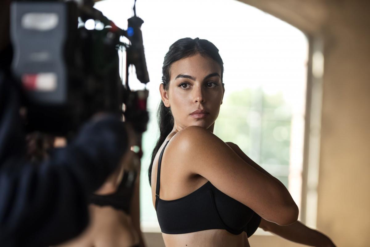 1200x801 Georgina Rodríguez Wallpaper