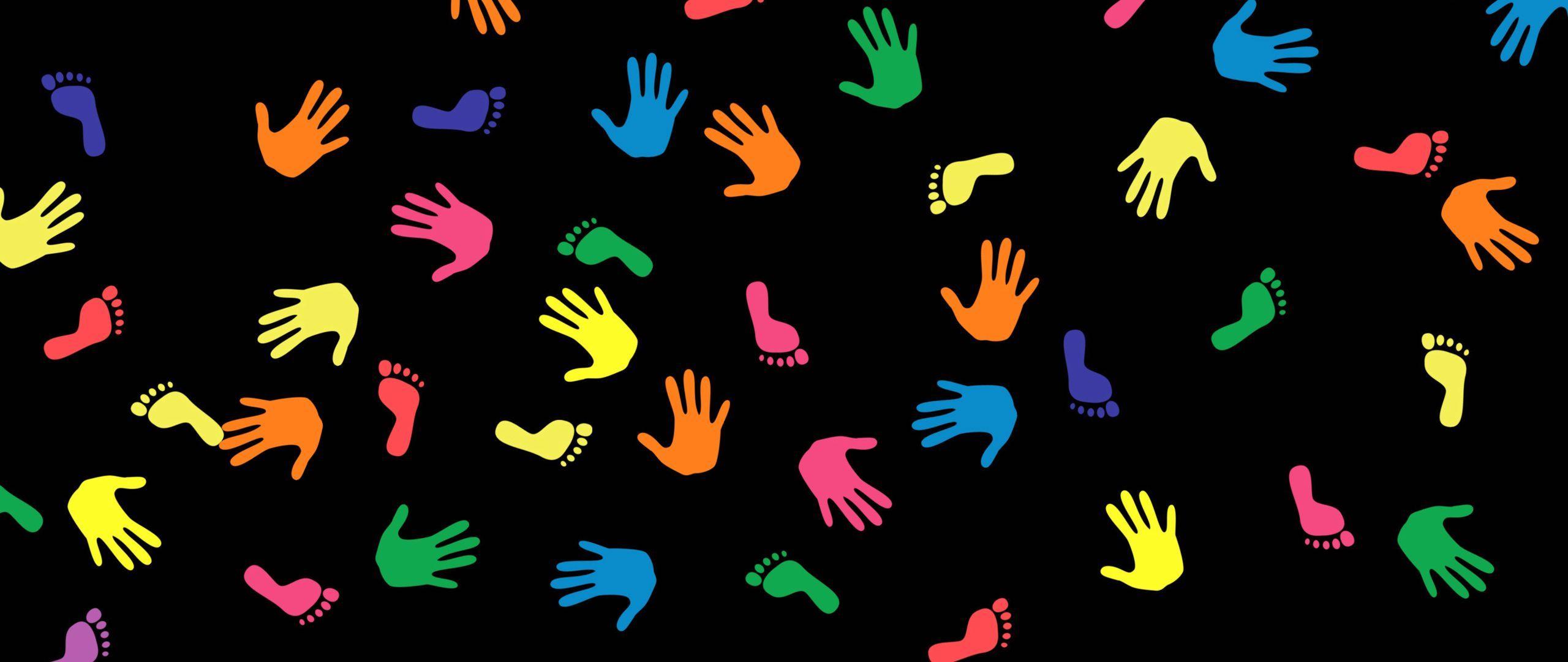 Colorful hands. Разноцветные ладошки. Разноцветные руки. Фон цветные ладошки. Фон с разноцветными руками.