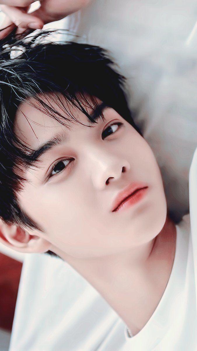 675x1200 image about b a e j i n y o u n g 배진영 ❤. See more about wanna one, bae jinyoung and jinyoung
