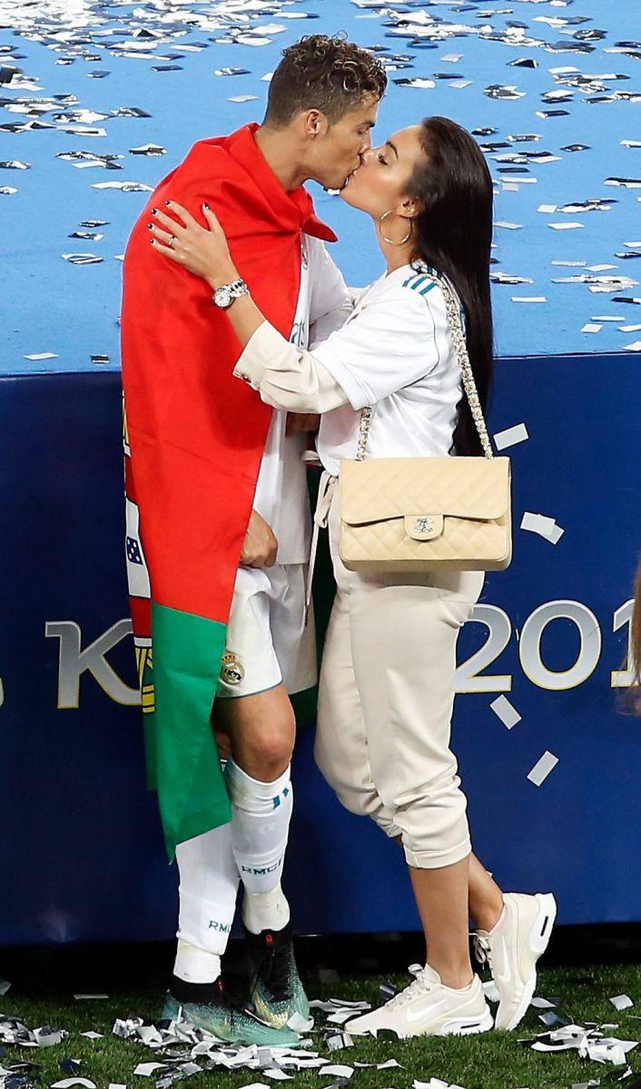 706x1200 Cristiano Ronaldo & Georgina Rodriguez Pics: See Photo Of The Couple