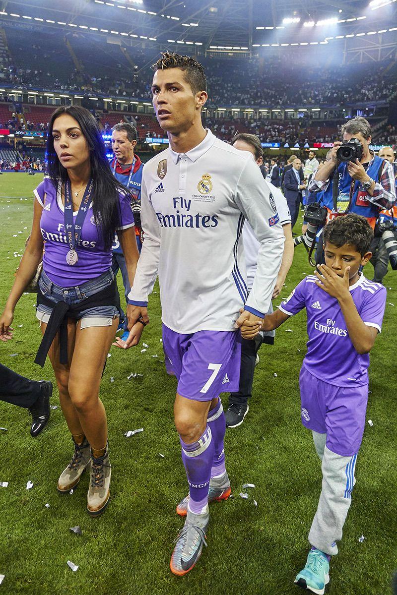 800x1200 Cristiano Ronaldo & Georgina Rodriguez Pics: See Photo Of The Couple