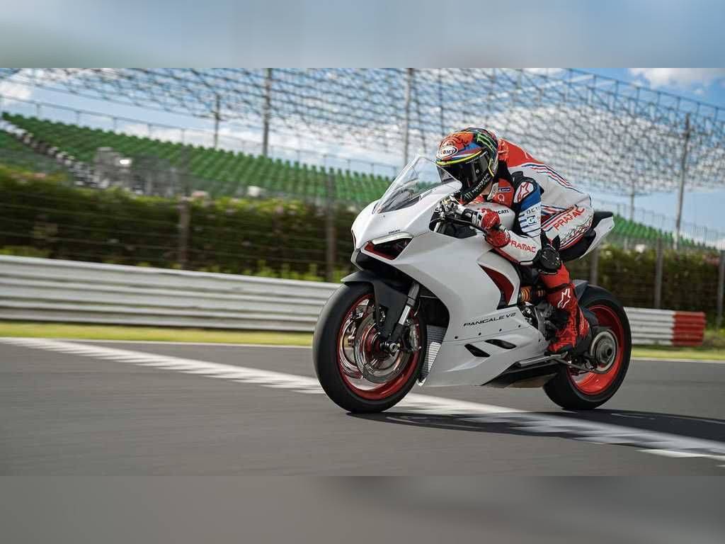 1024x768 Ducati Panigale V2 White Rosso Livery in Chicago, IL