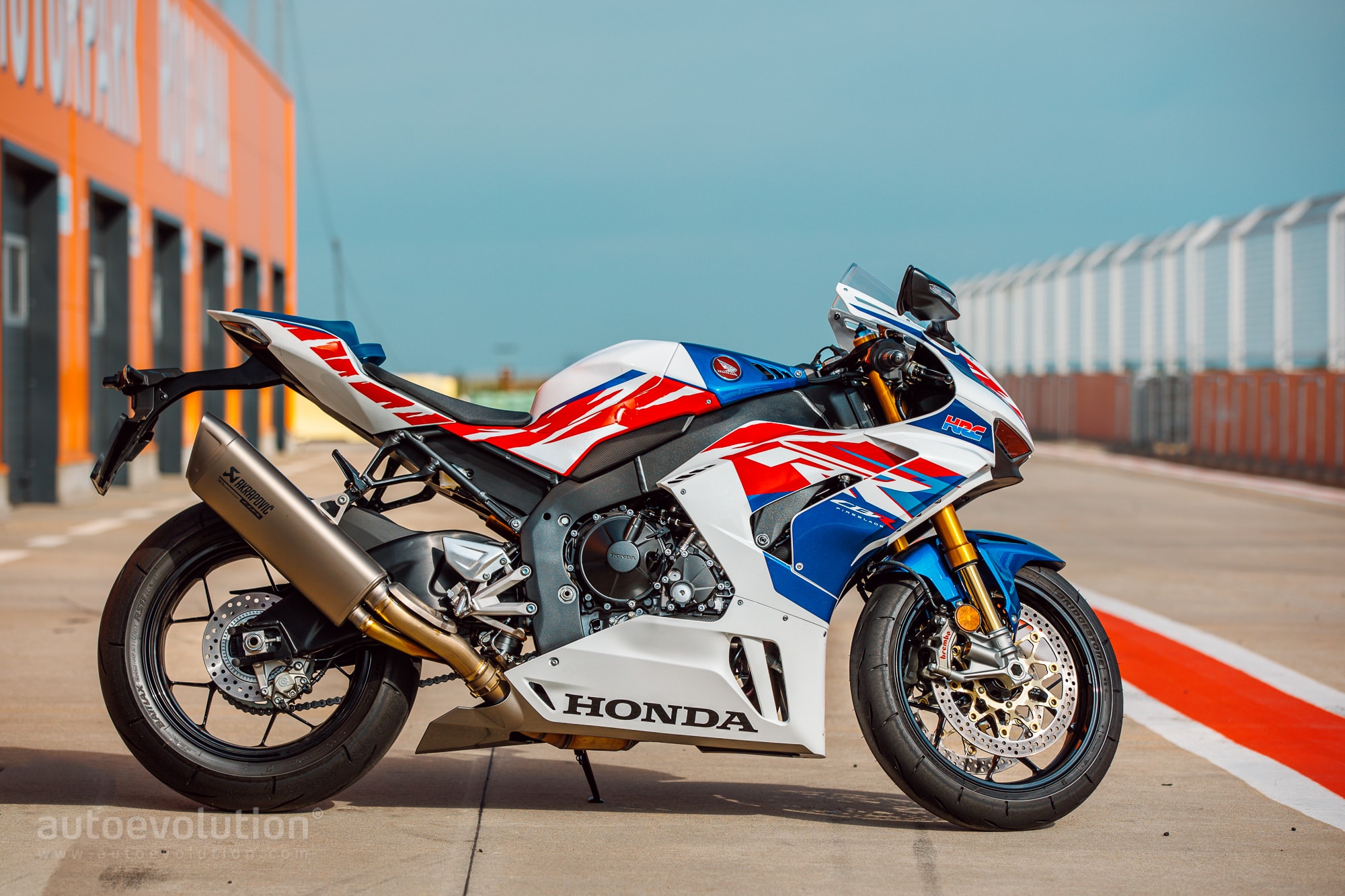 2000x1333 Honda CBR1000RR R Cold Start And Track Action Are Enough To Make Us Want One