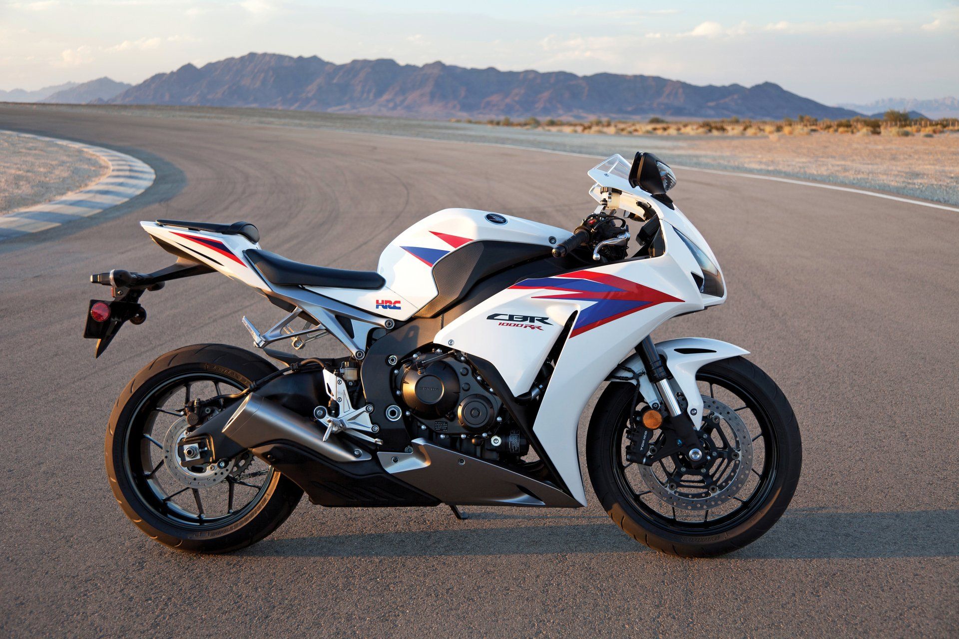 1920x1280 Honda CBR1000RR 4K Ultra HD Wallpaperx2731