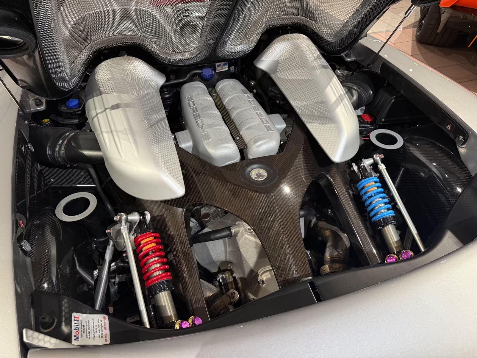 1600x1200 Porsche Carrera GT. €2.77M Off Market, GT Silver Metallic