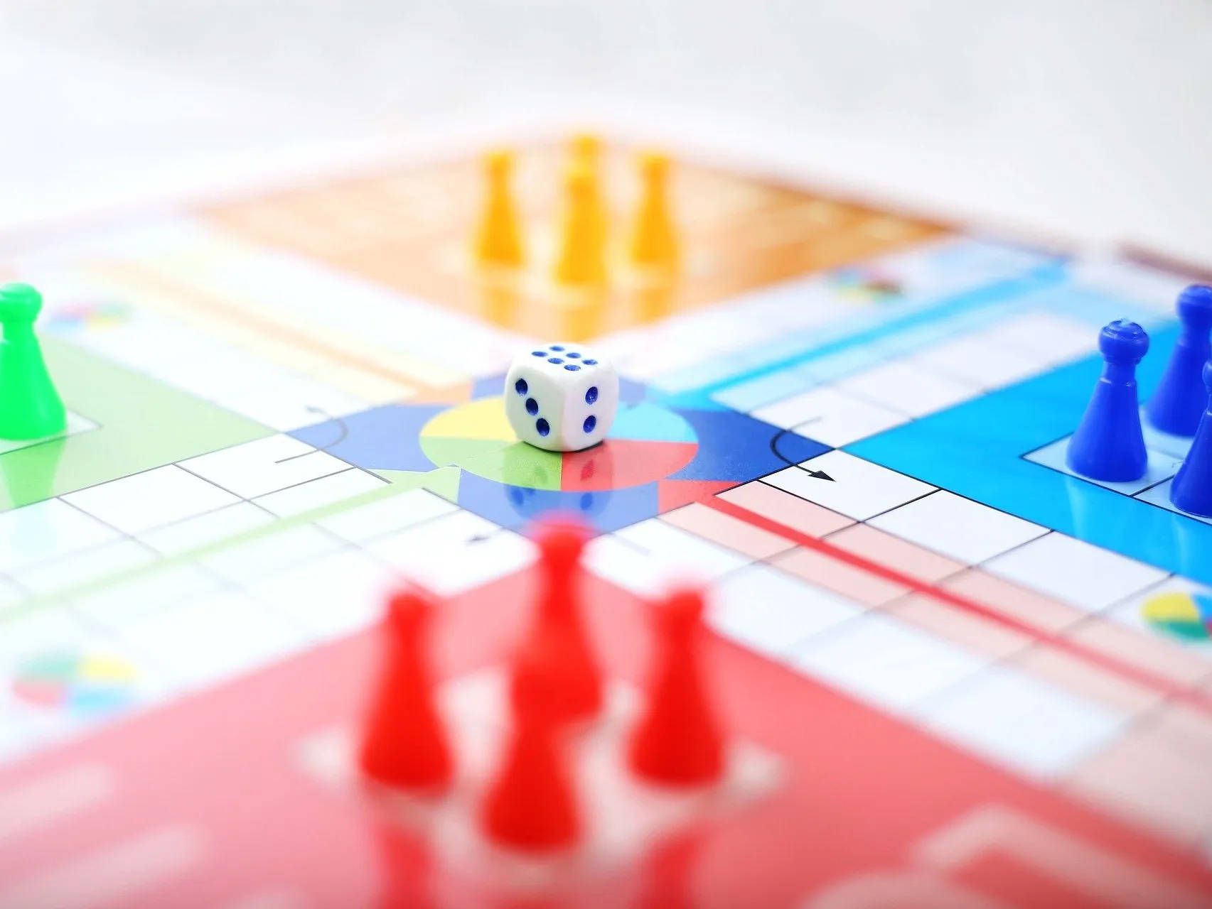 1705x1280 Download Ludo King Blurred Background Wallpaper