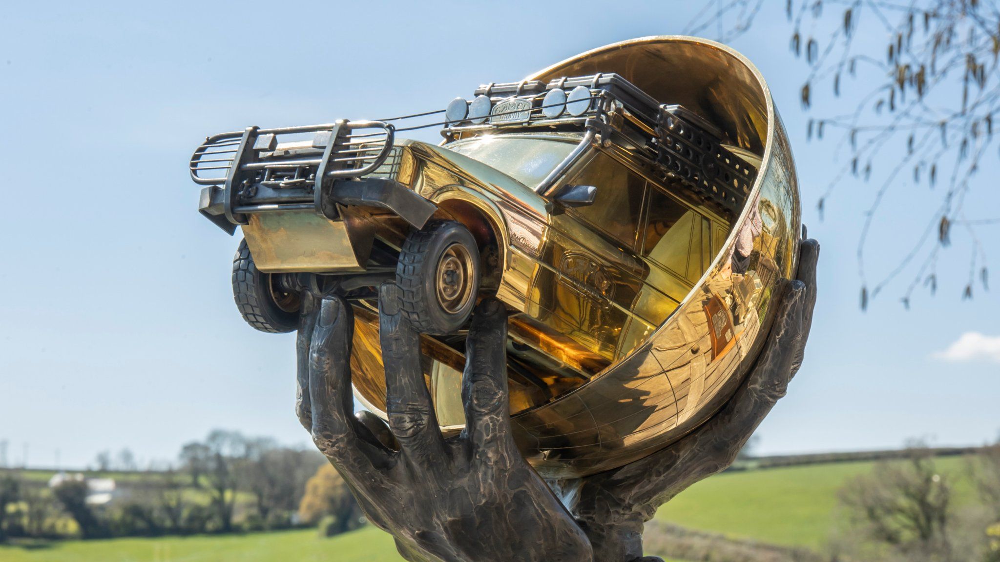 2048x1152 The Camel Trophy's Actual Trophies Are Ridiculously Detailed Pieces of Art